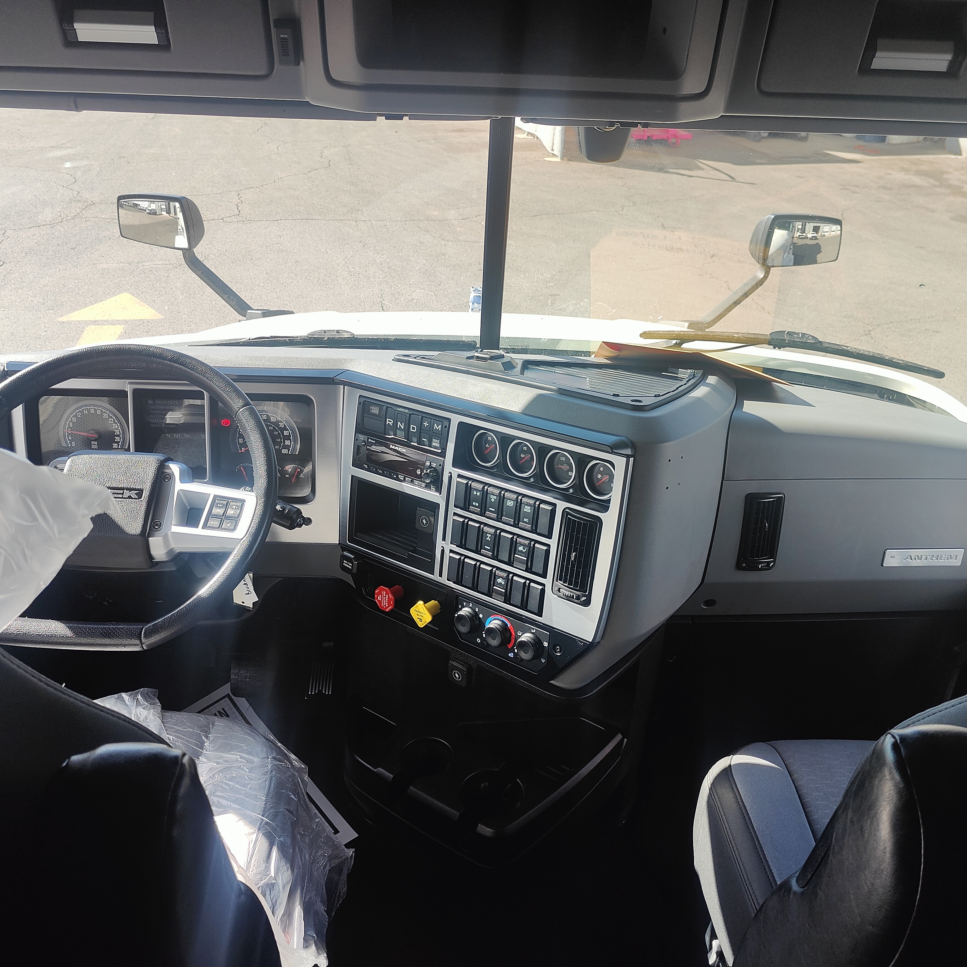 2023 Mack Anthem - image 12