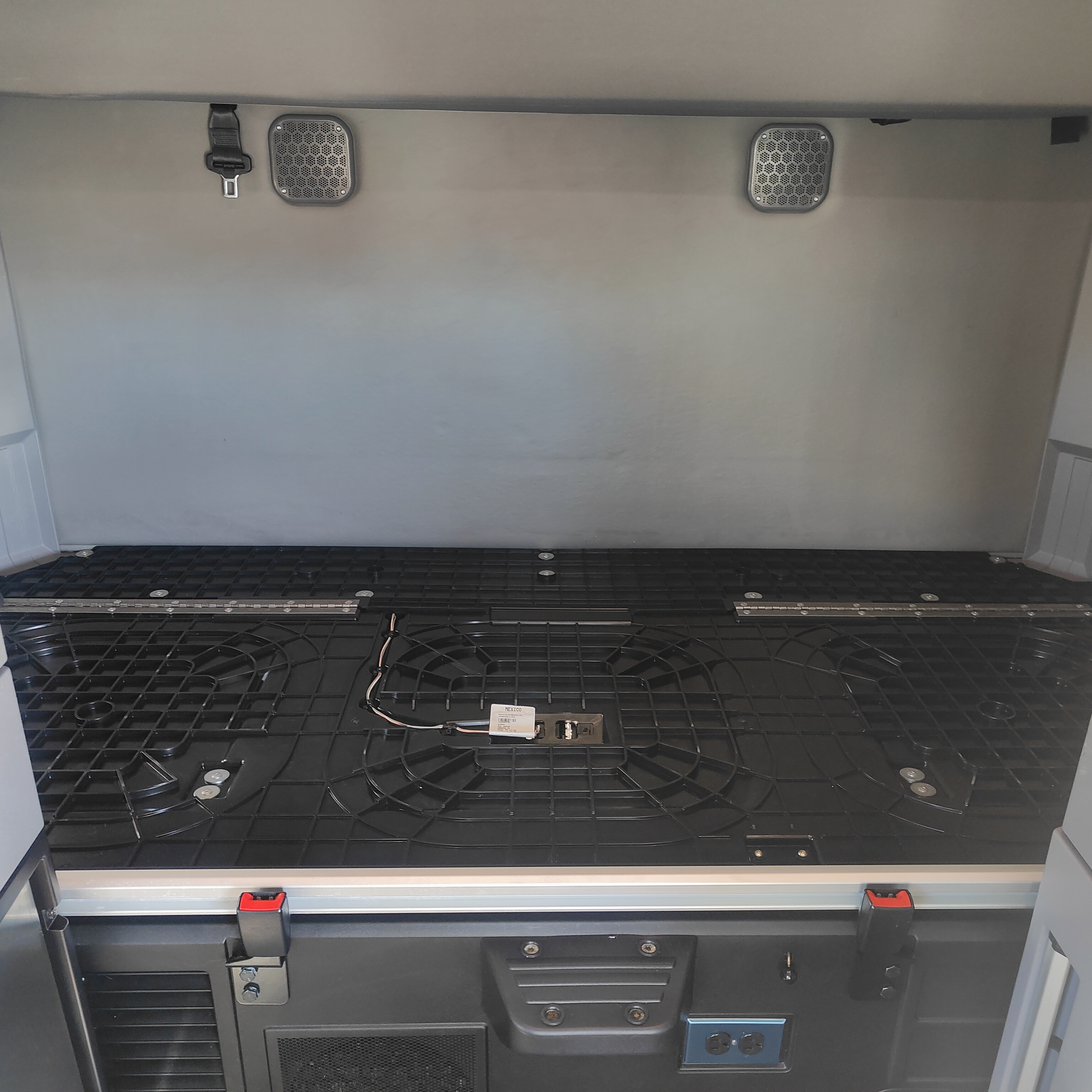 2023 Mack Anthem - image 14