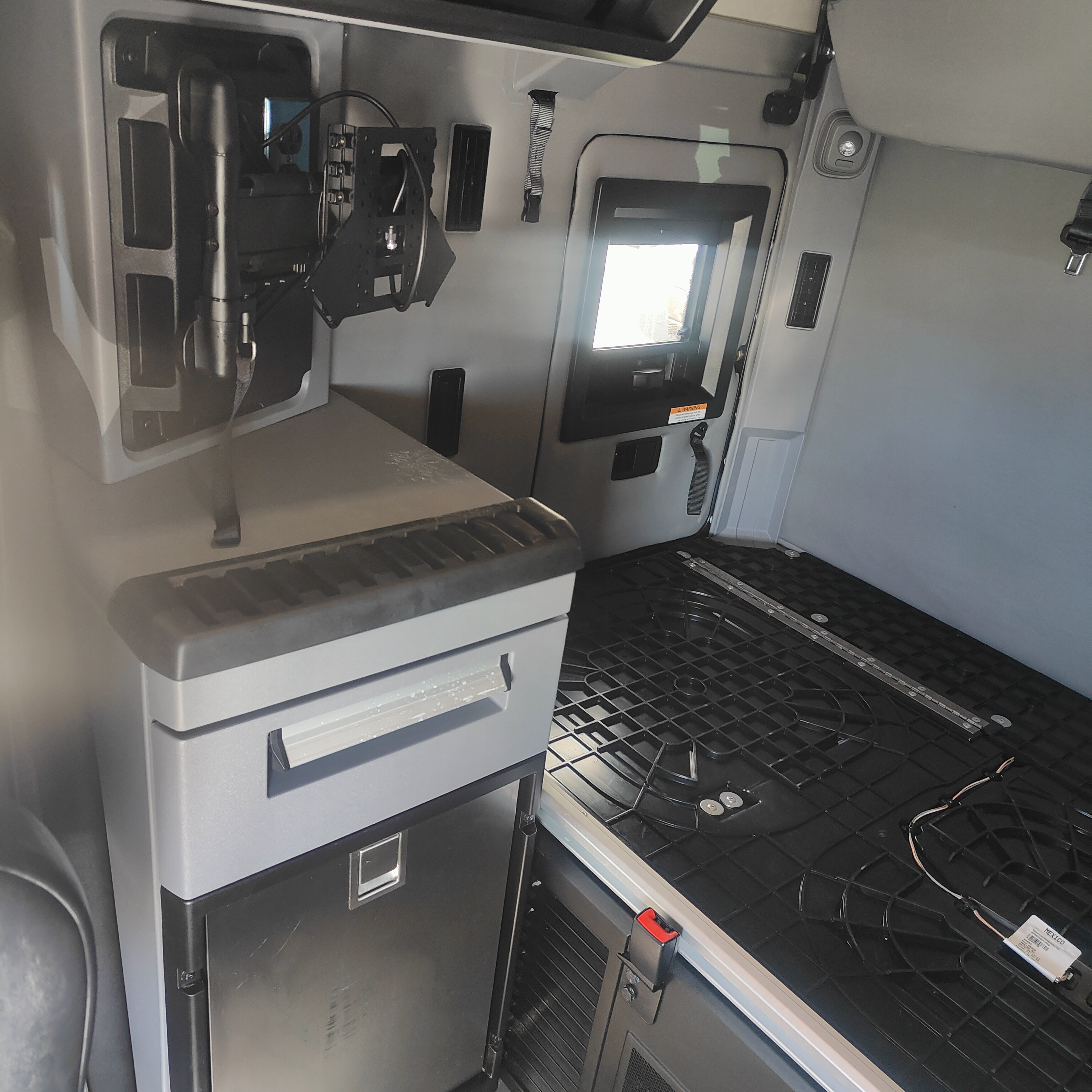 2023 Mack Anthem - image 15