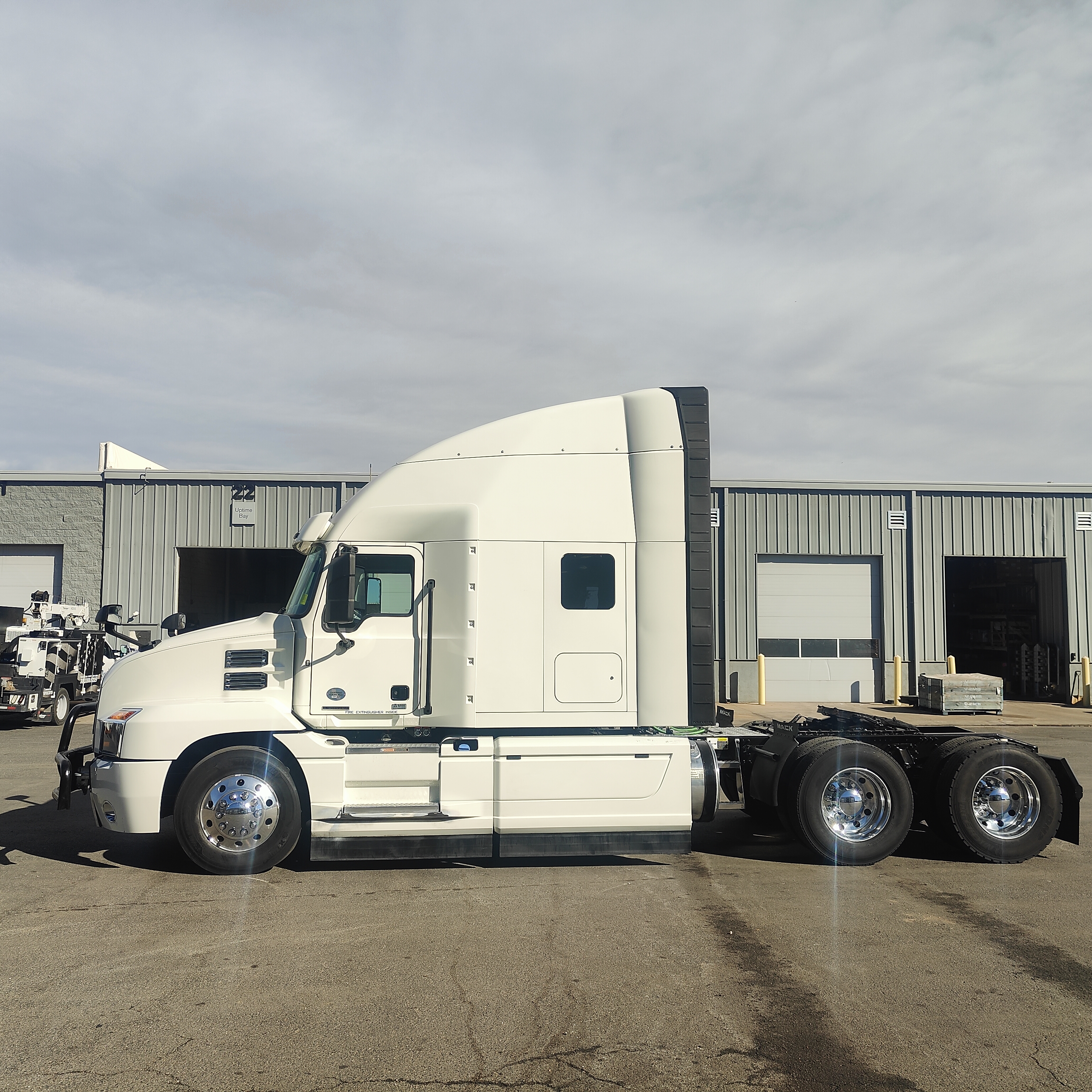 2023 Mack Anthem - image 2