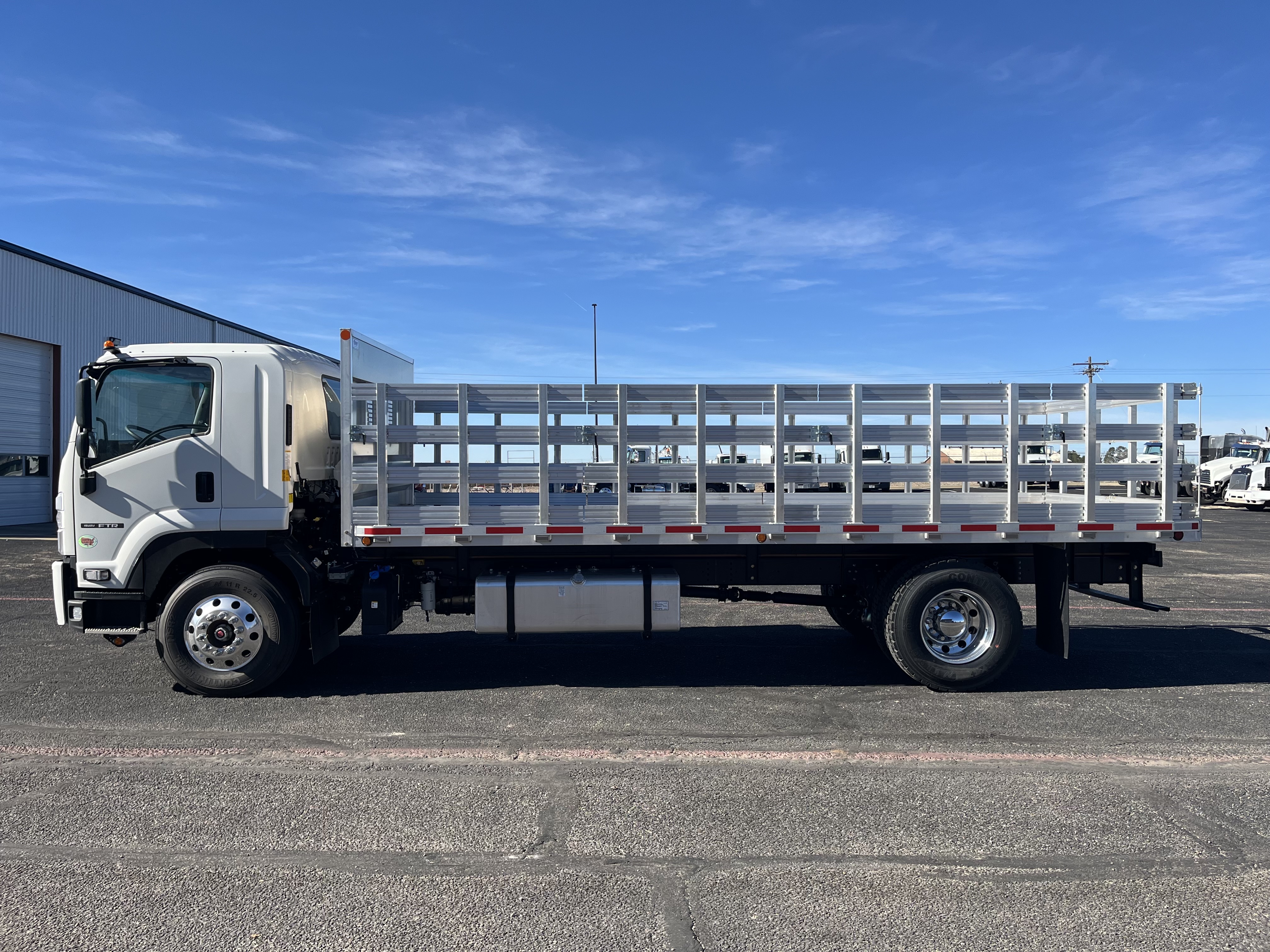 2025 Isuzu FTR - image 3