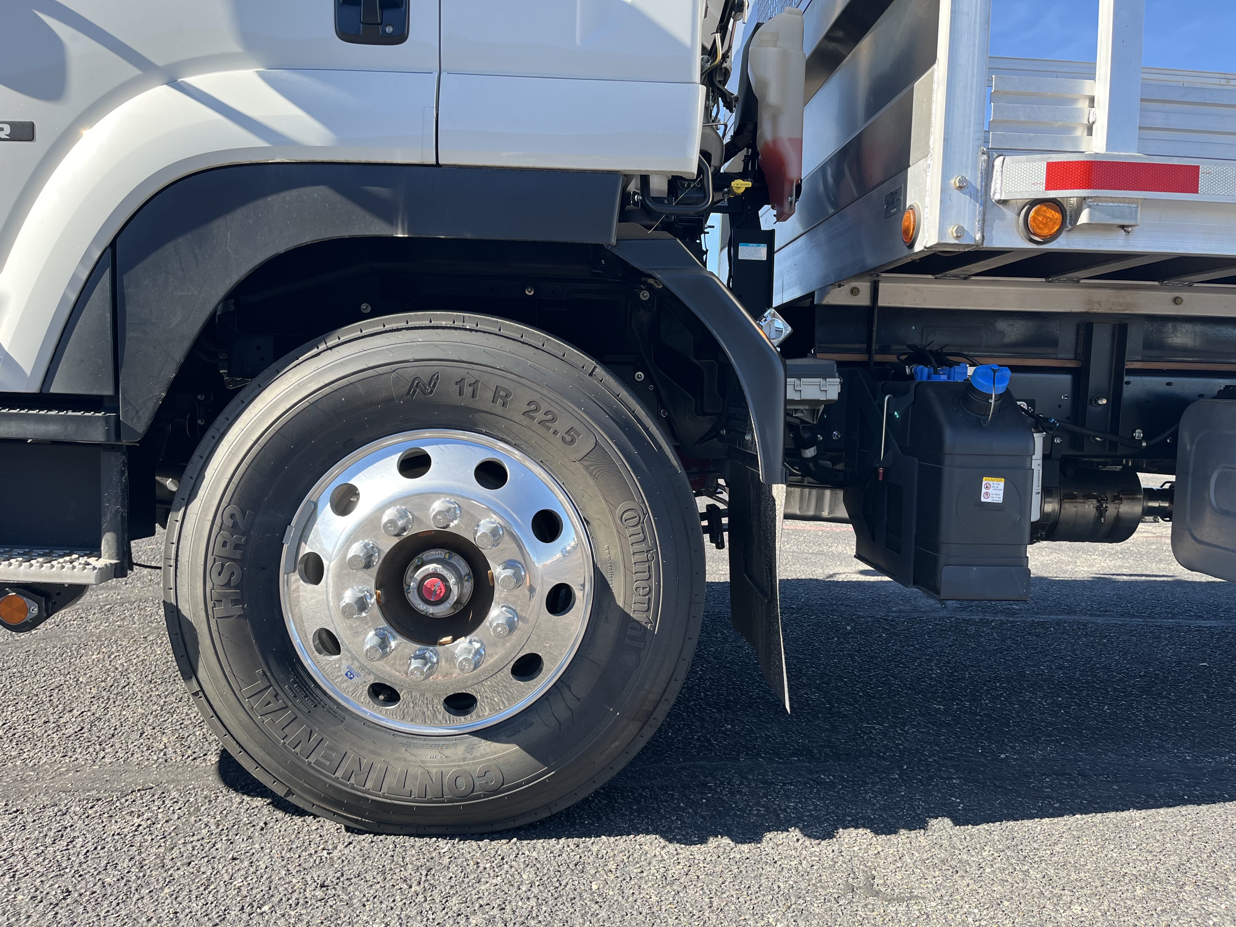 2025 Isuzu FTR - image 4