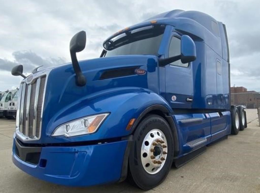 2022 Peterbilt 579 - image 1