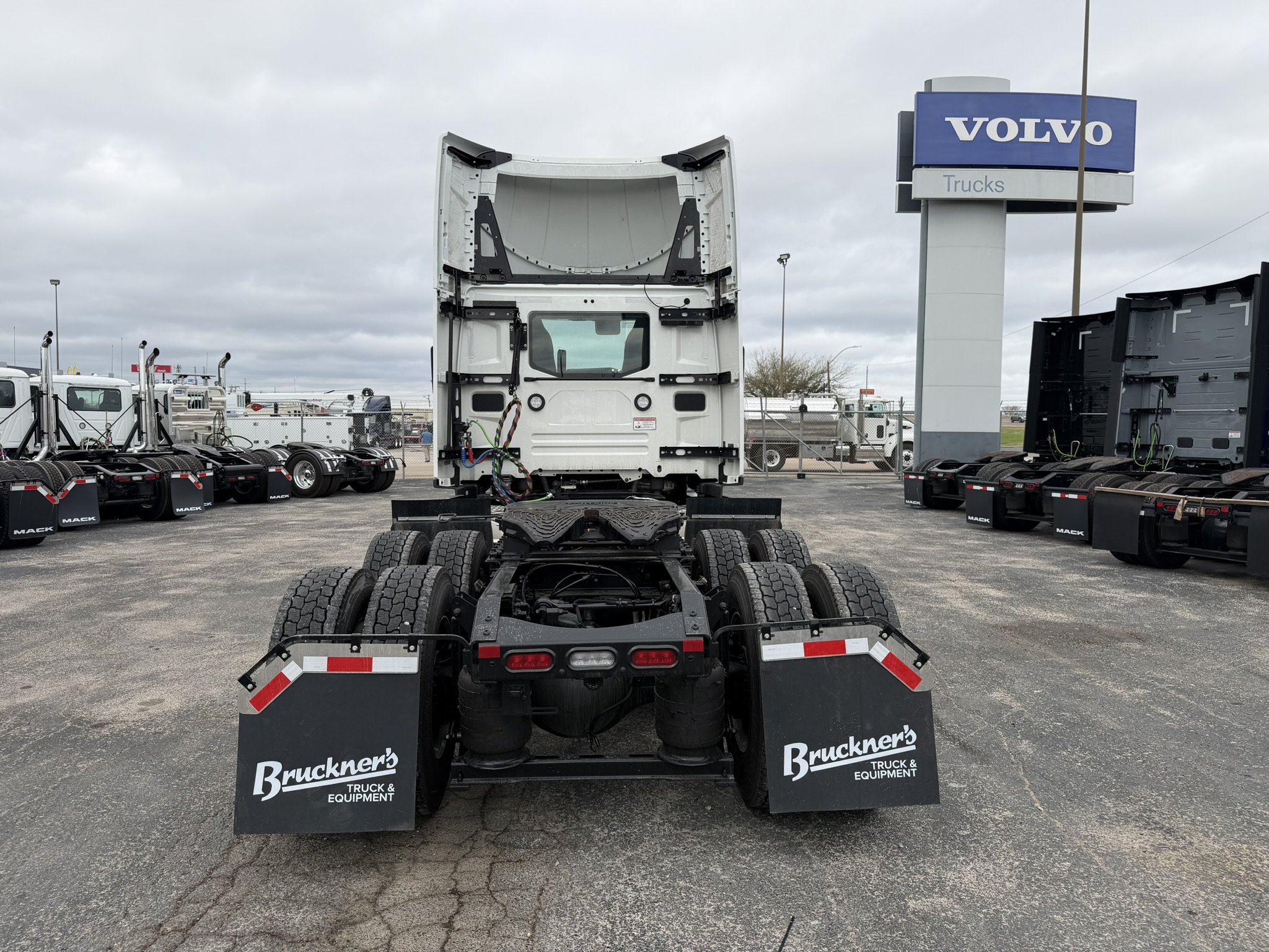 2027 Mack - image 5