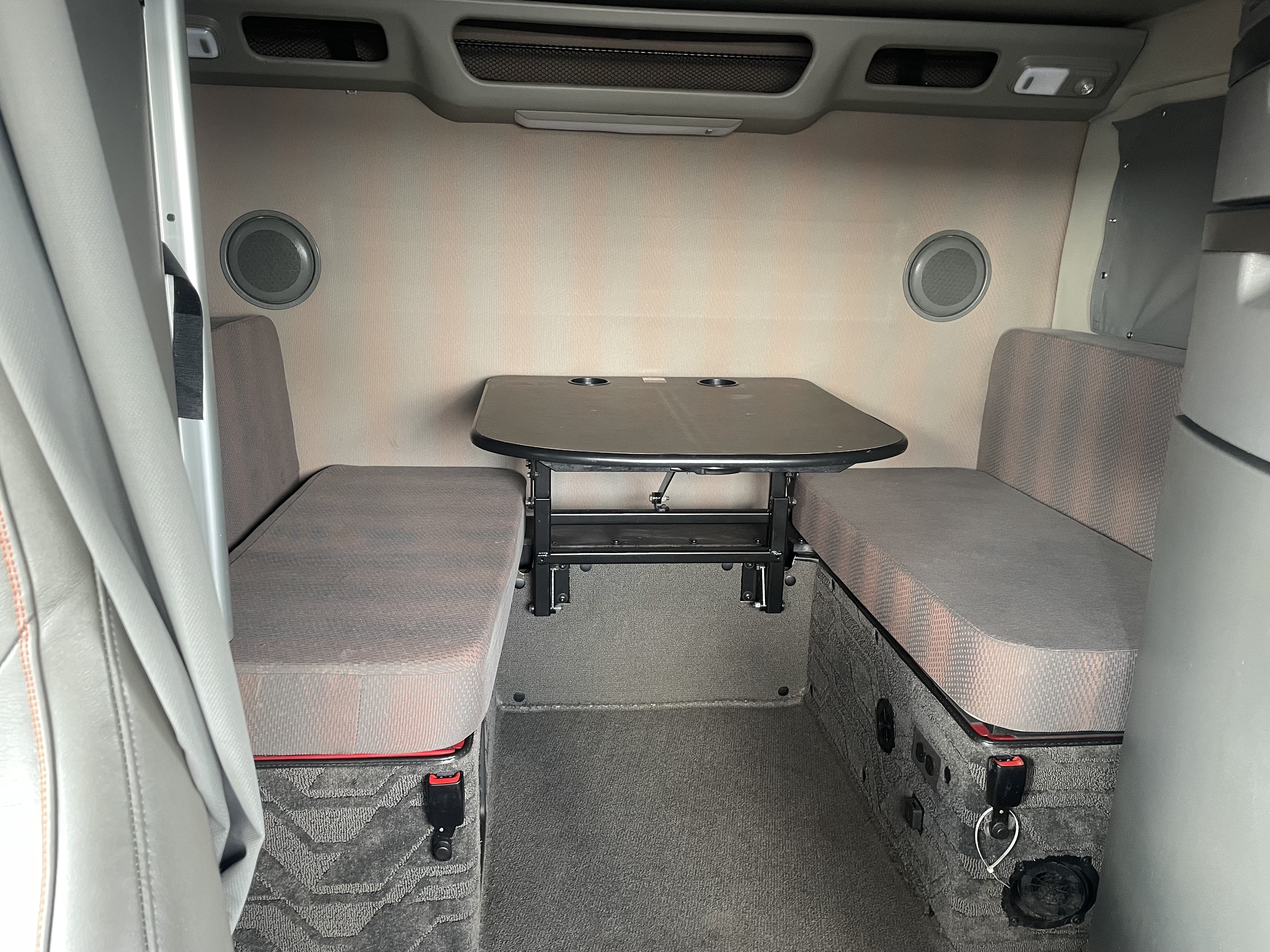 2024 Volvo - image 17