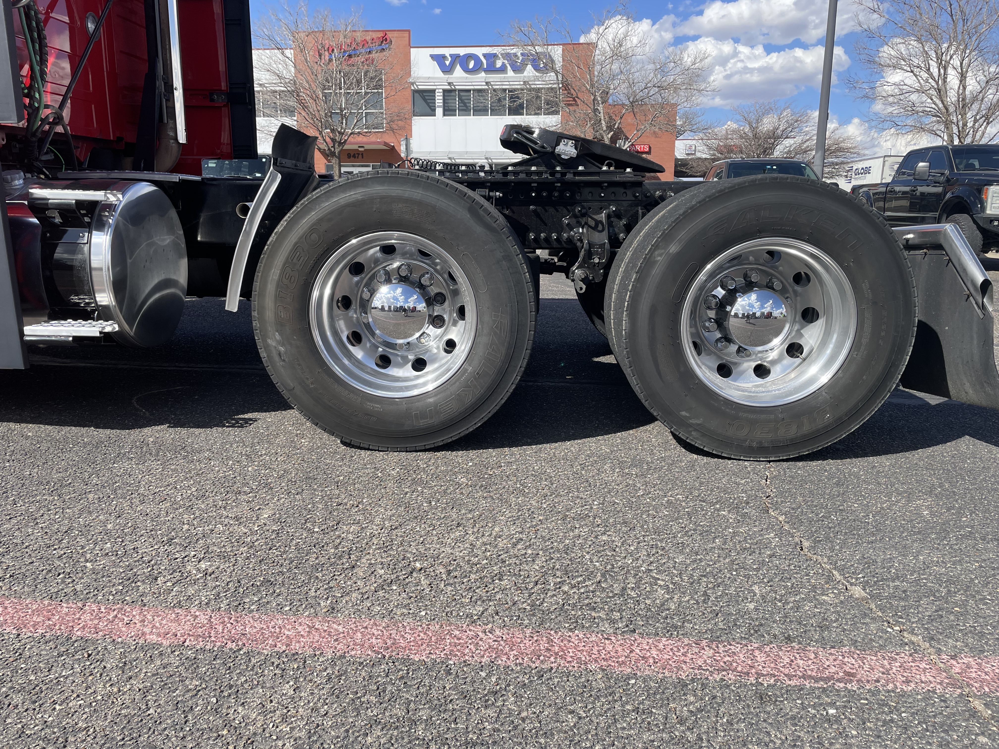 2024 Volvo - image 5