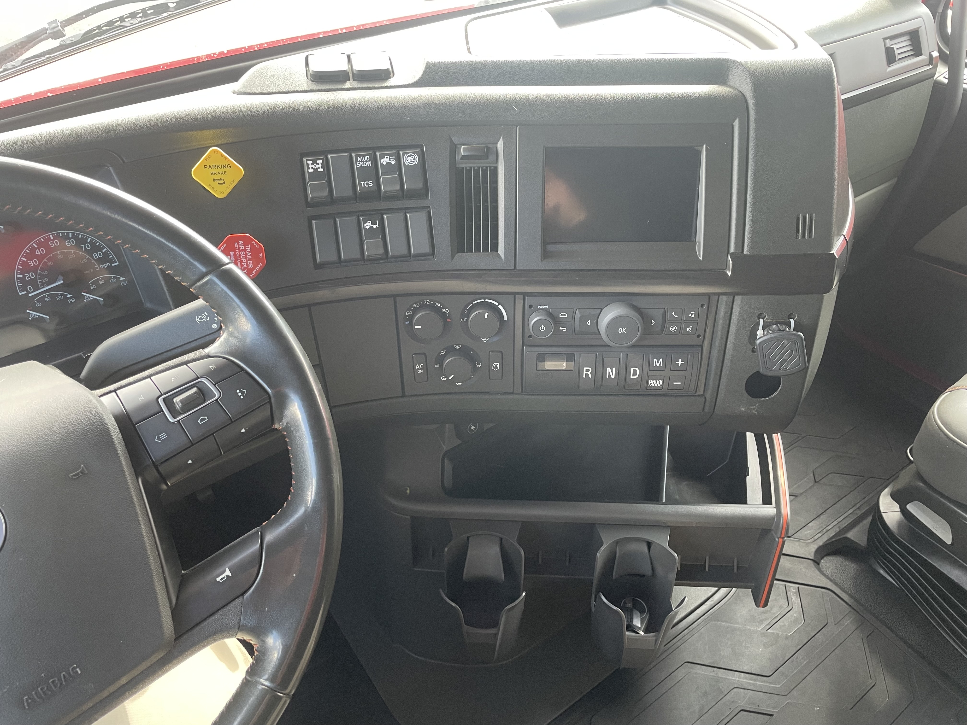 2024 Volvo - image 11