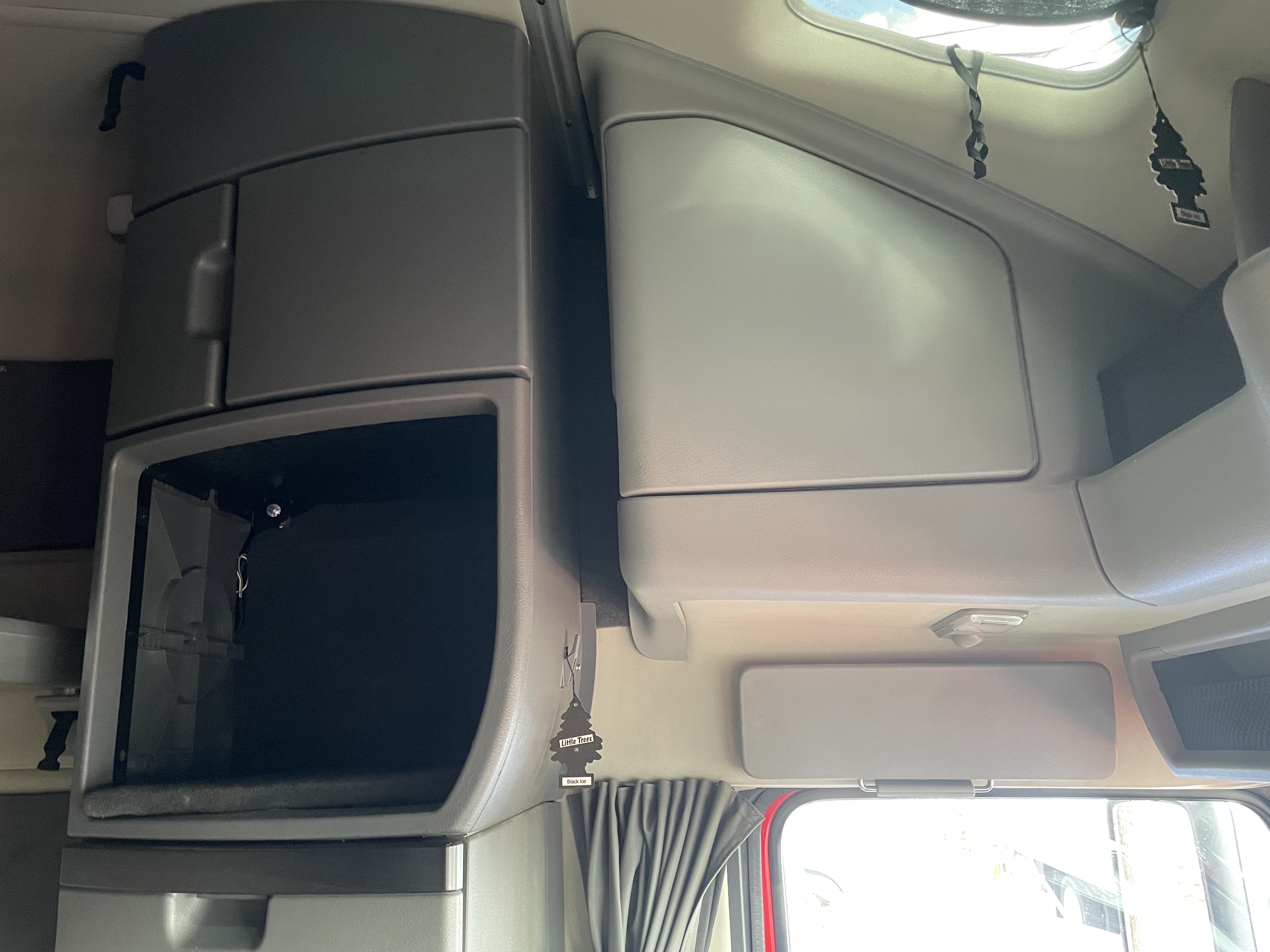 2024 Volvo - image 15