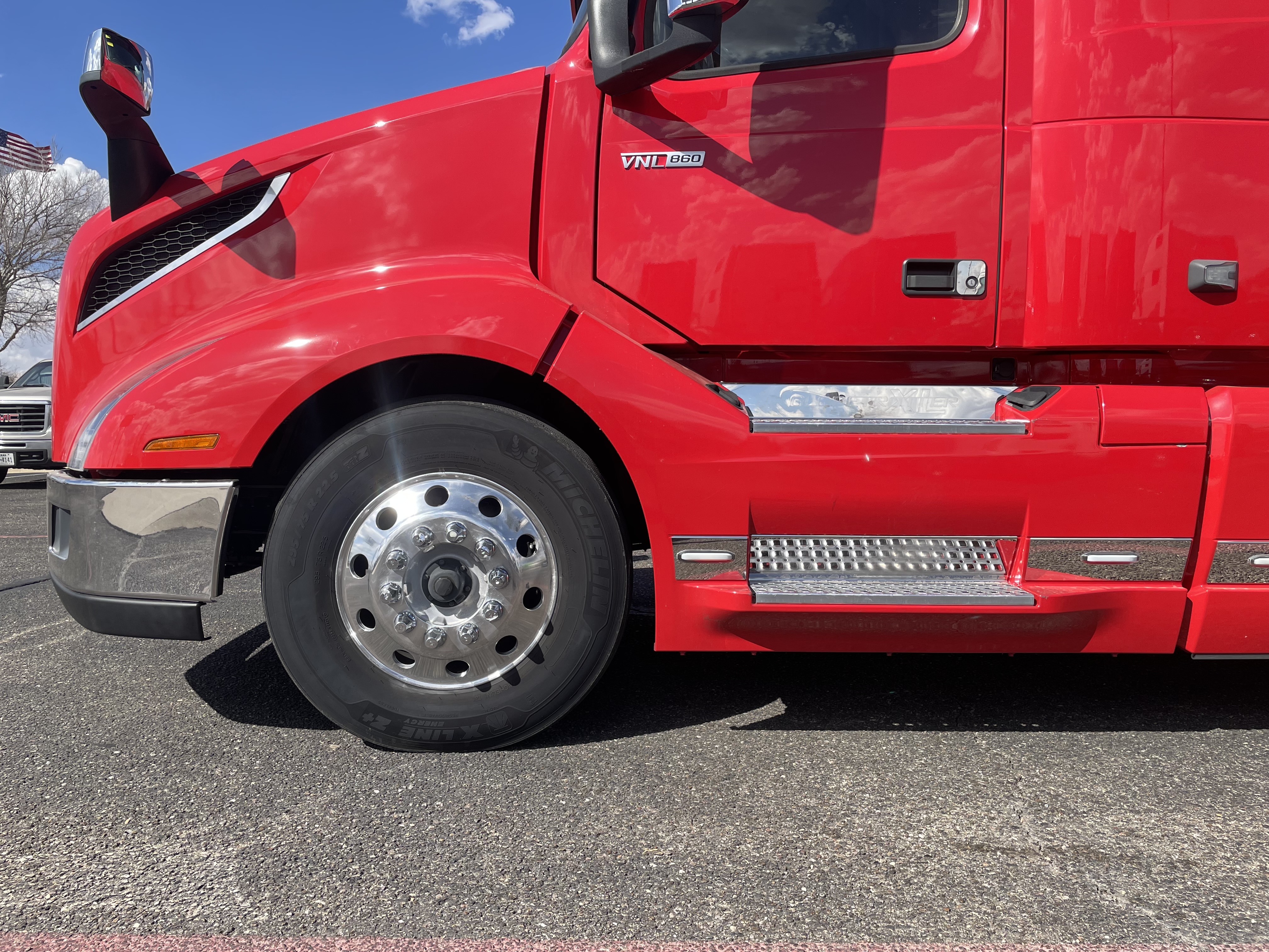 2024 Volvo - image 4