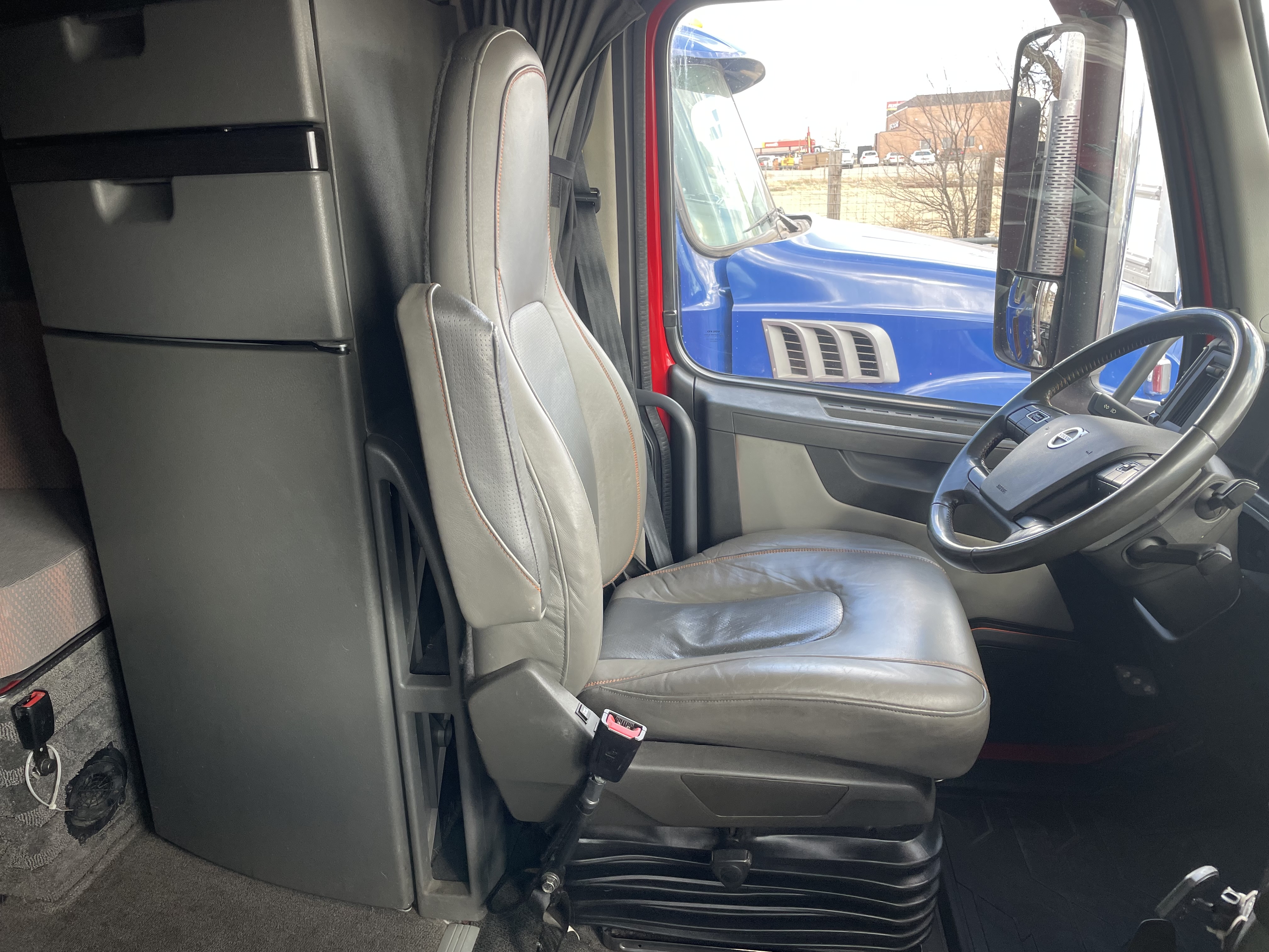 2024 Volvo - image 14