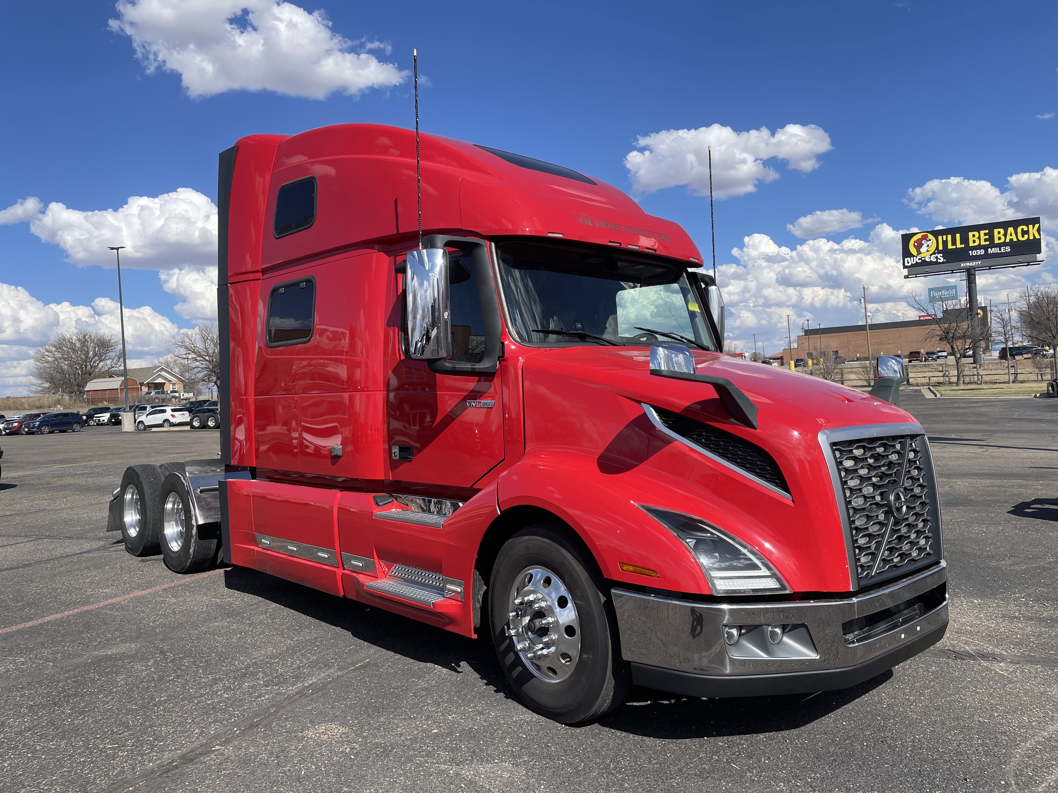 2024 Volvo - image 3