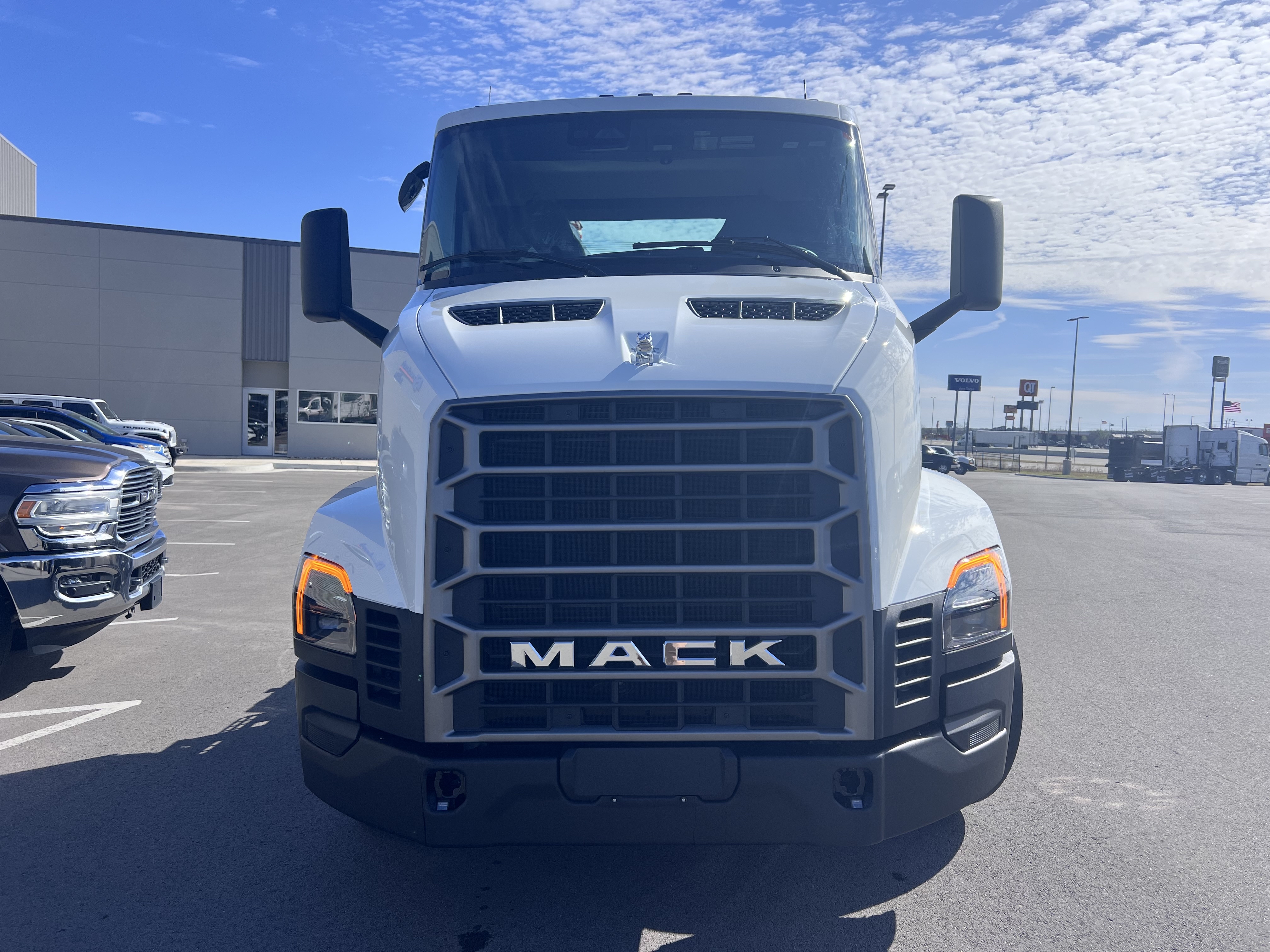 2027 Mack Anthem in Tulsa, OK — photo 8
