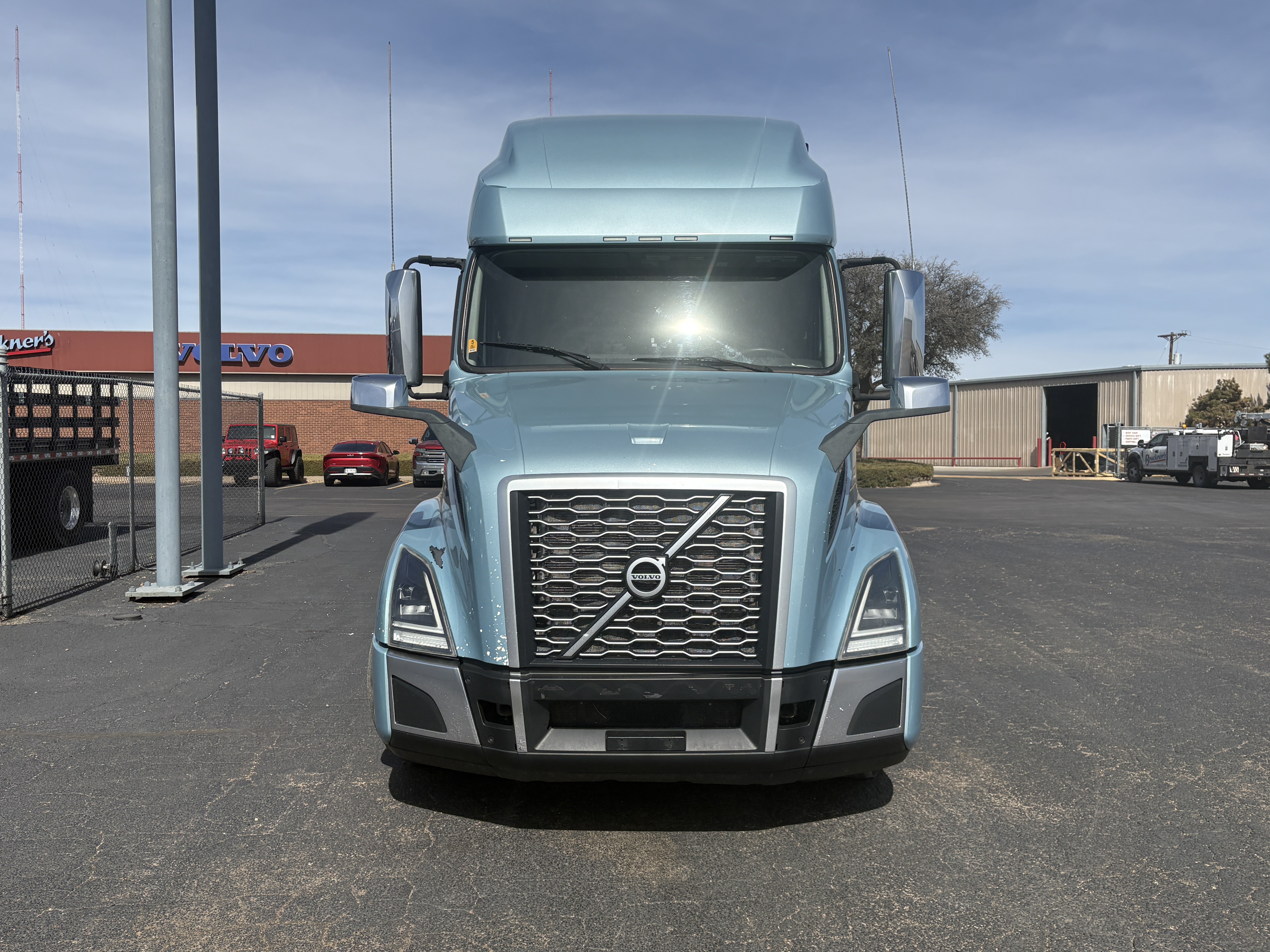 2022 Volvo - image 2