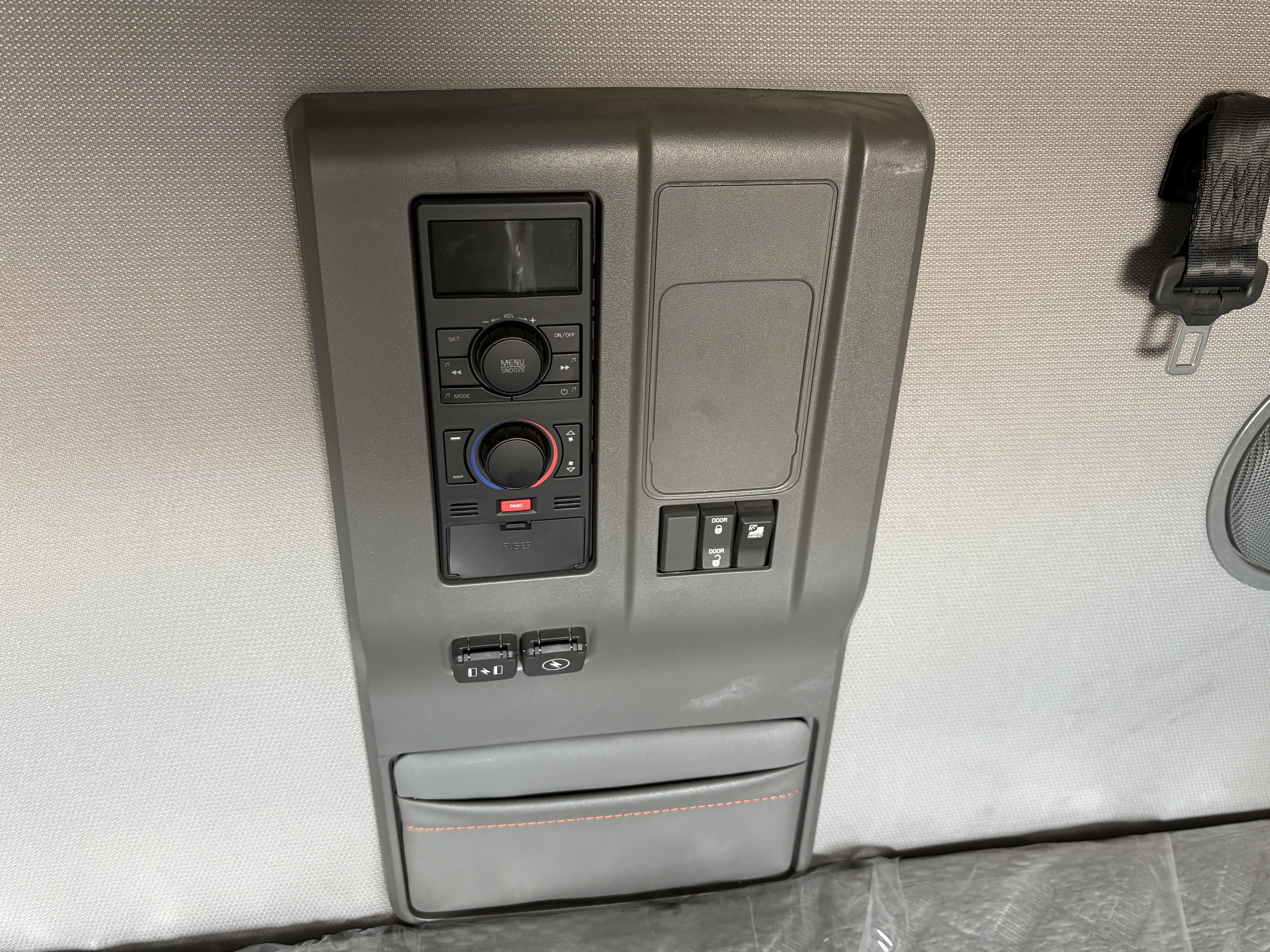 2022 Volvo - image 21