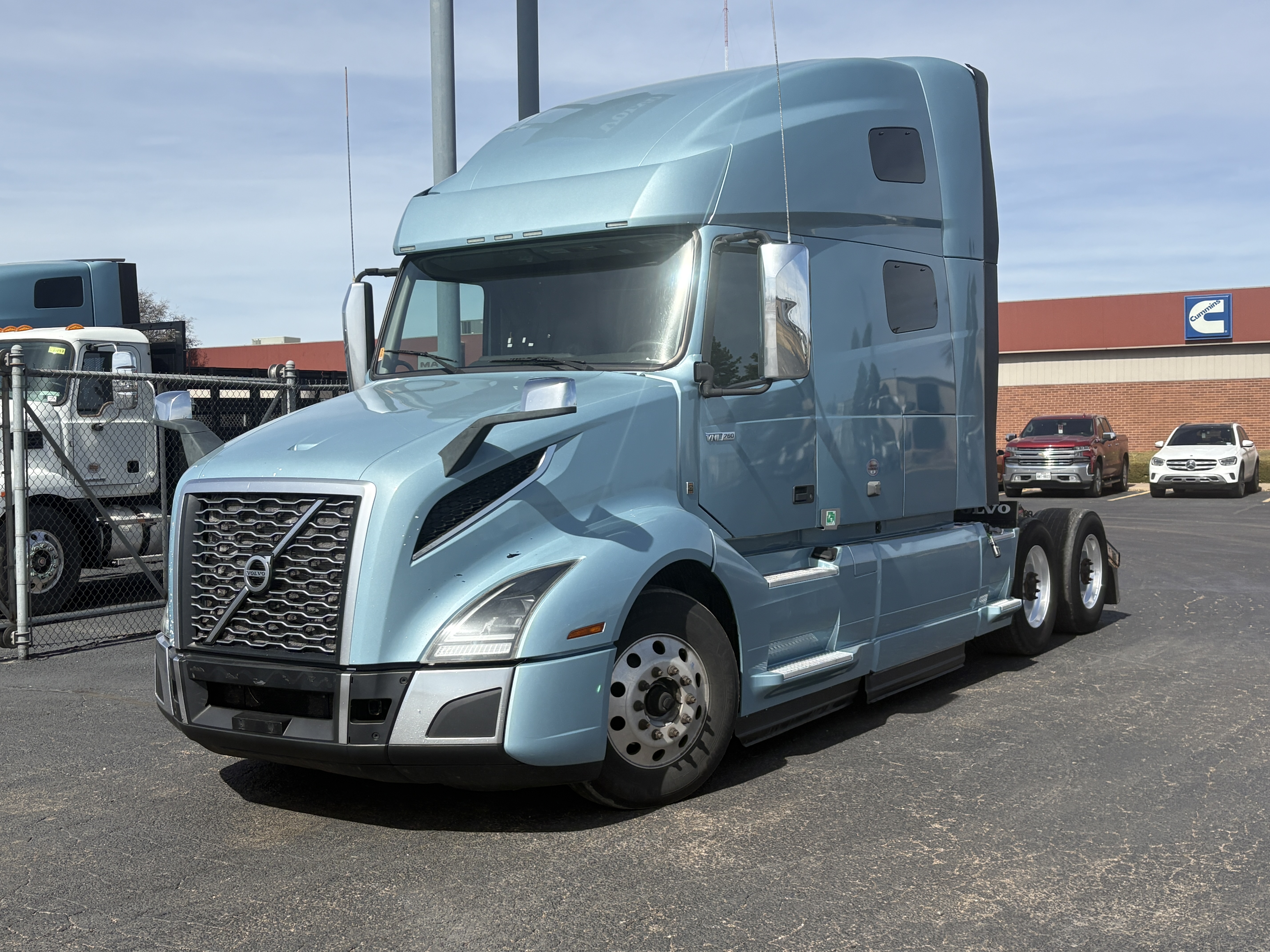 2022 Volvo - image 1