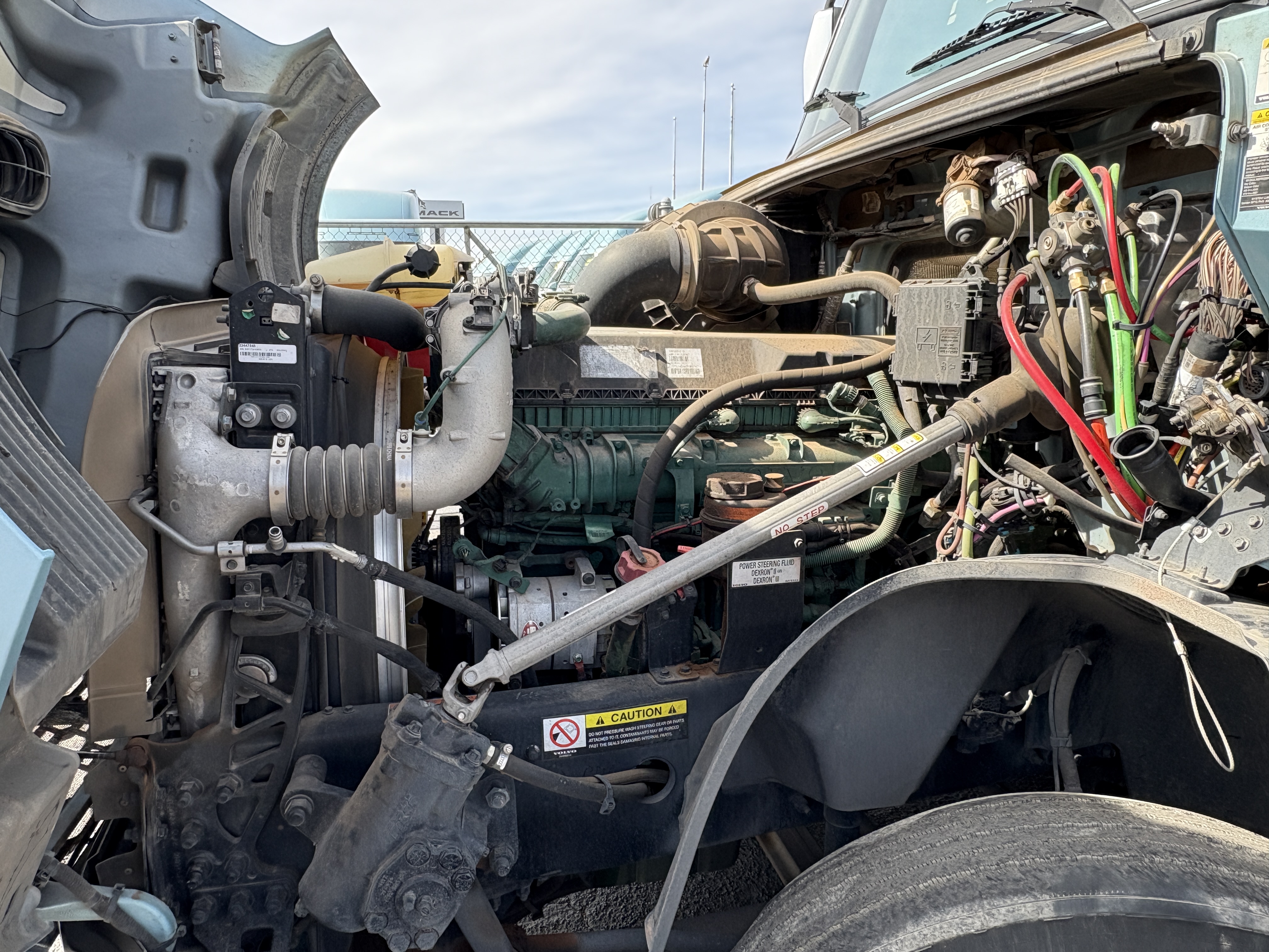 2022 Volvo - image 10