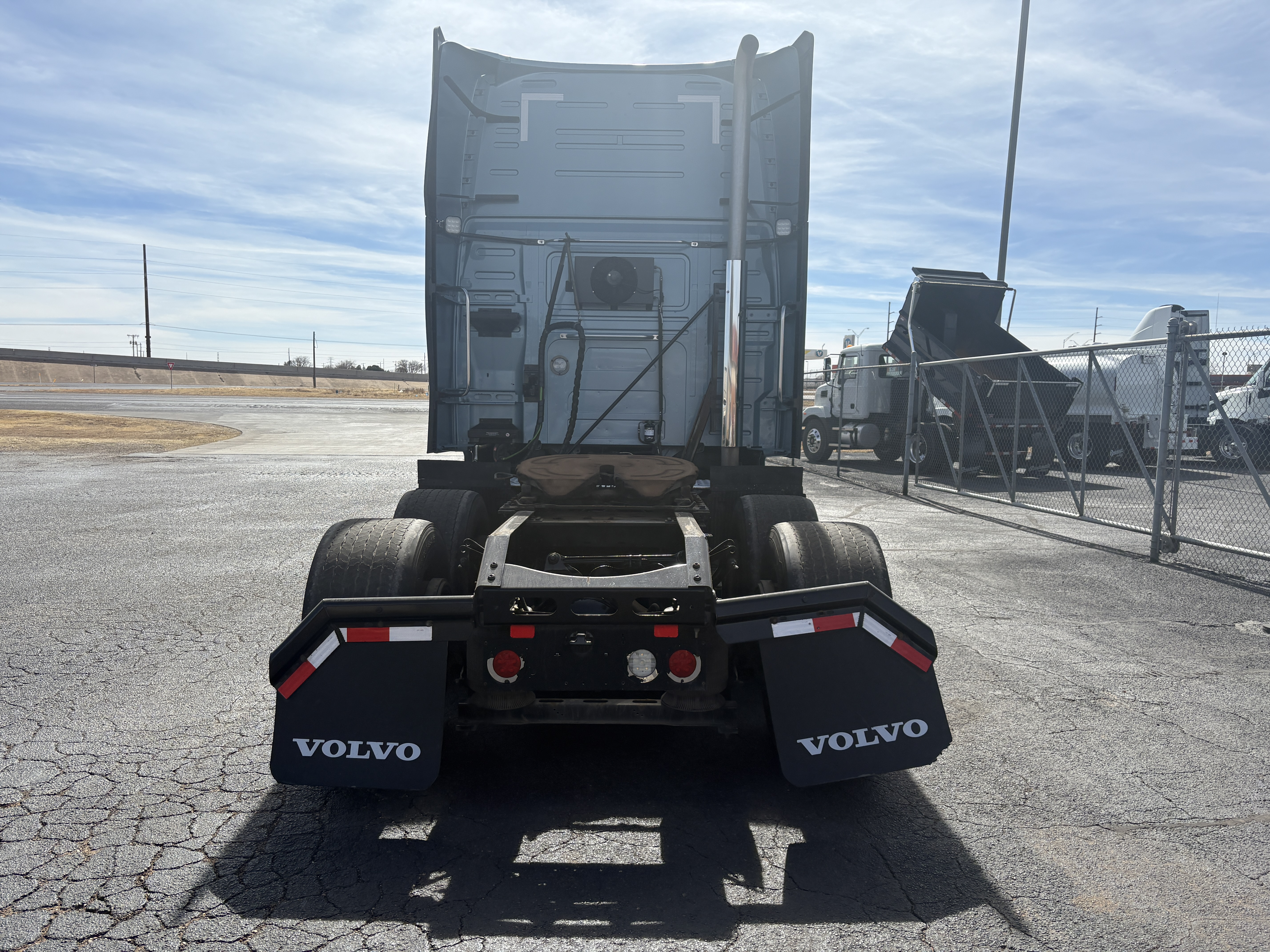 2022 Volvo - image 6