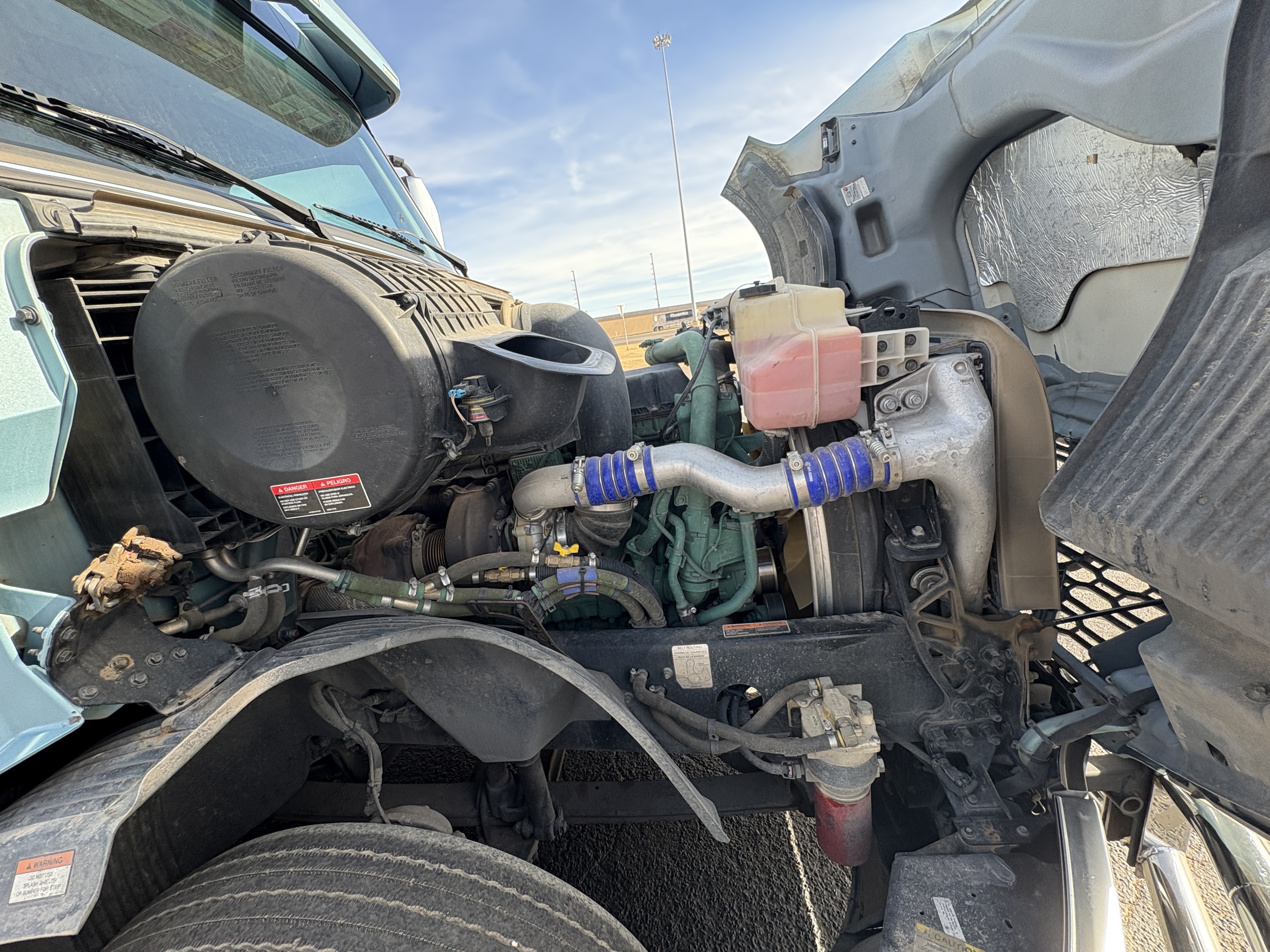 2022 Volvo - image 13