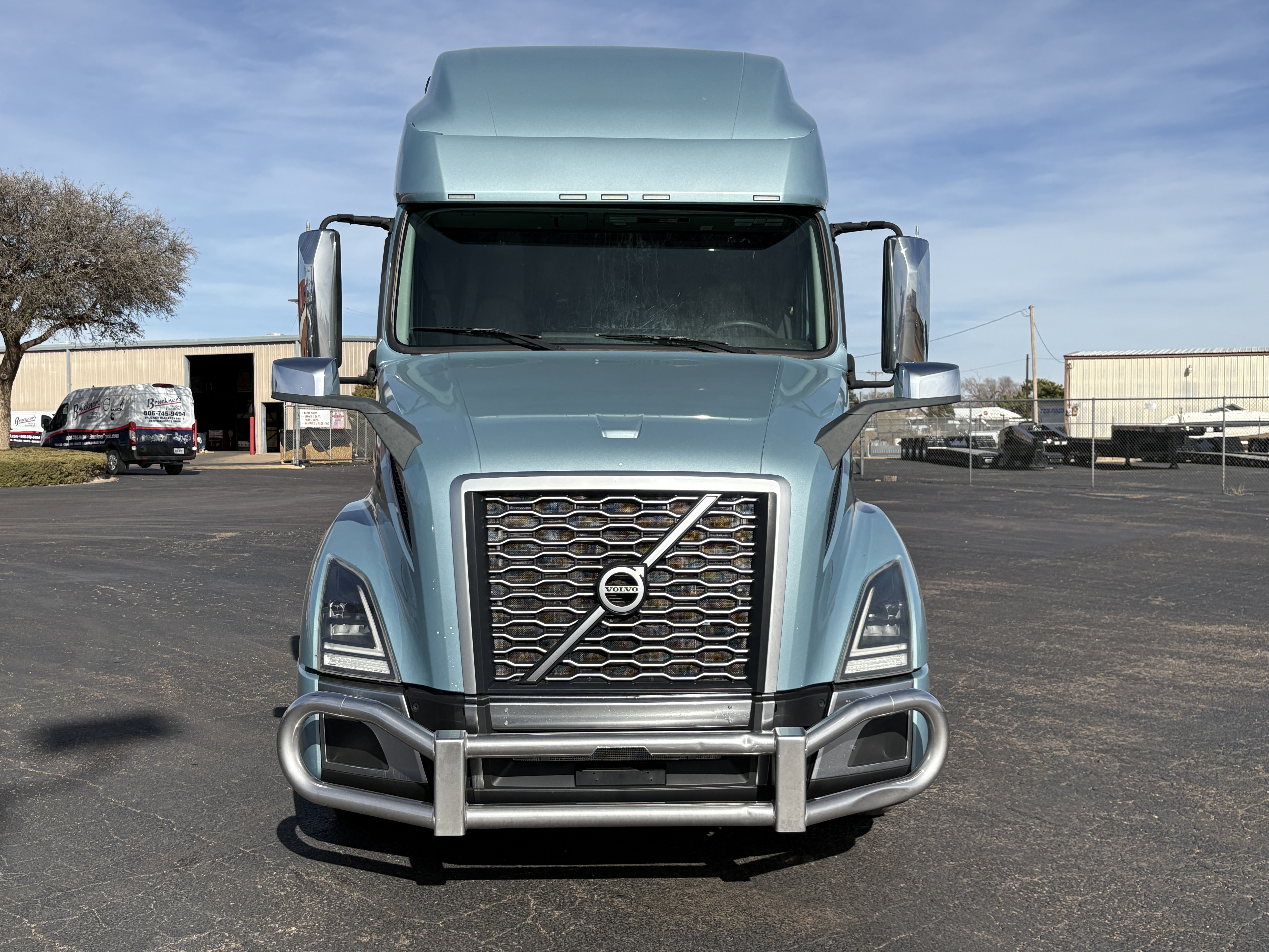 2022 Volvo - image 2