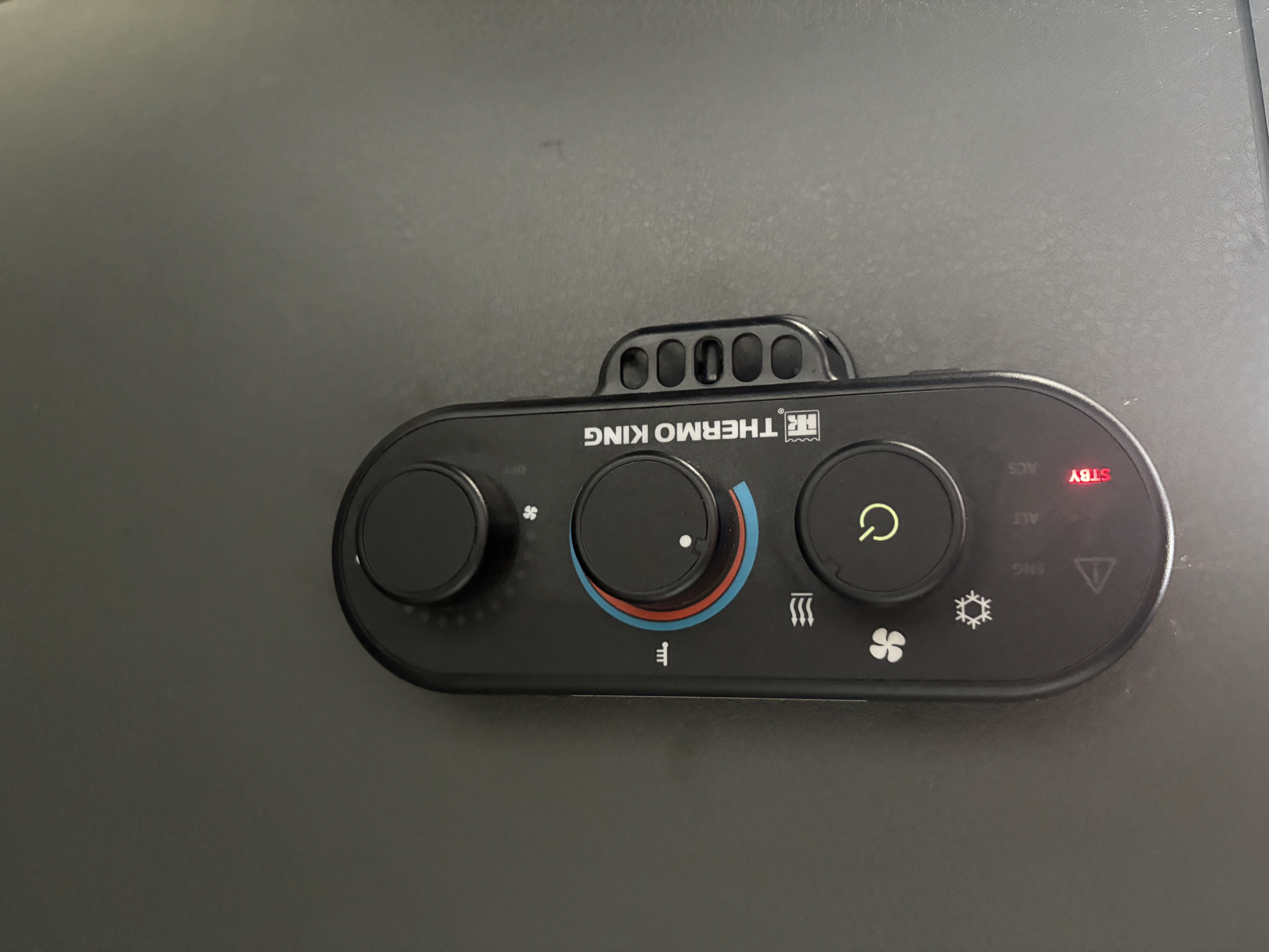 2022 Volvo - image 23