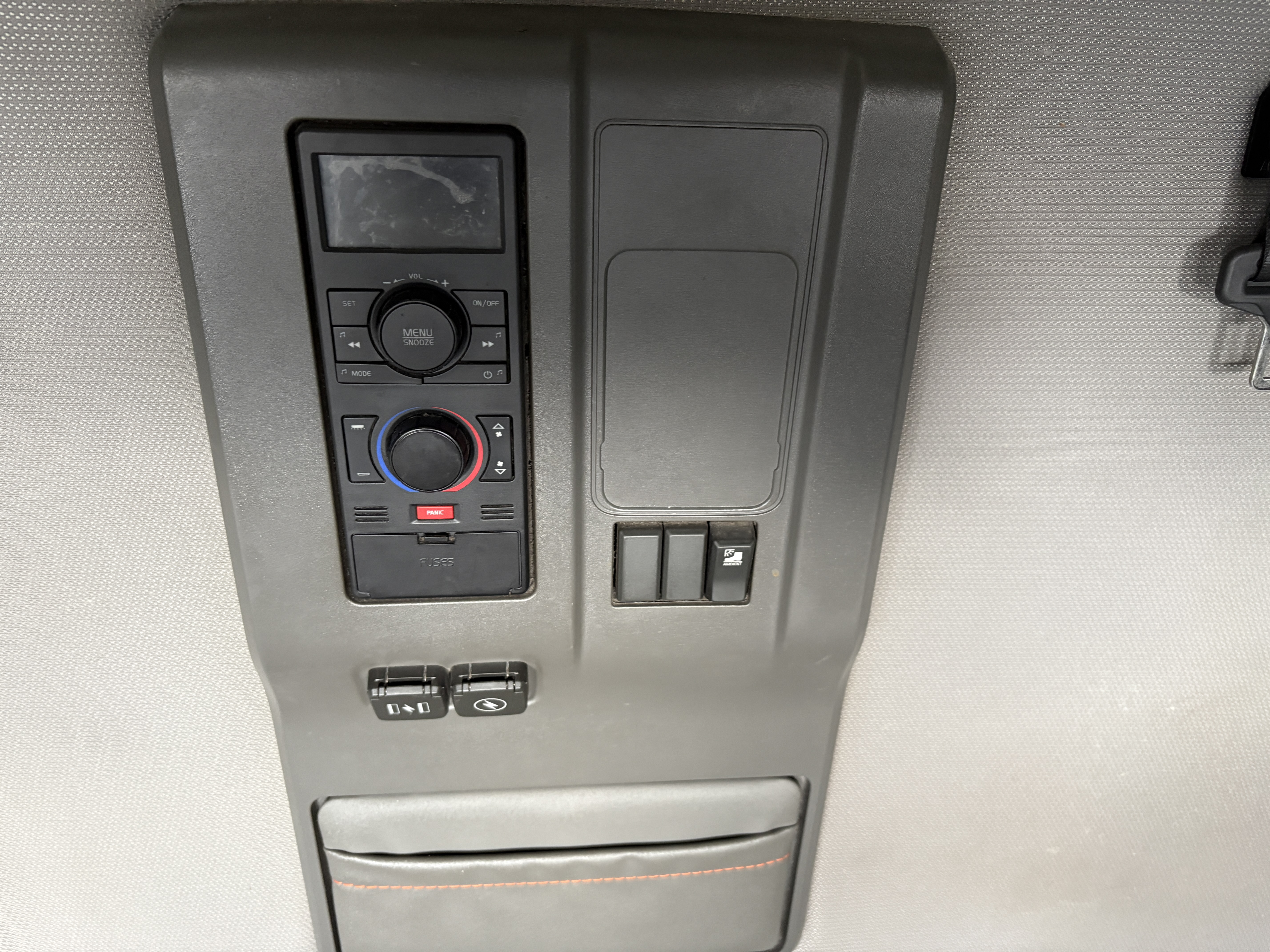 2022 Volvo - image 21