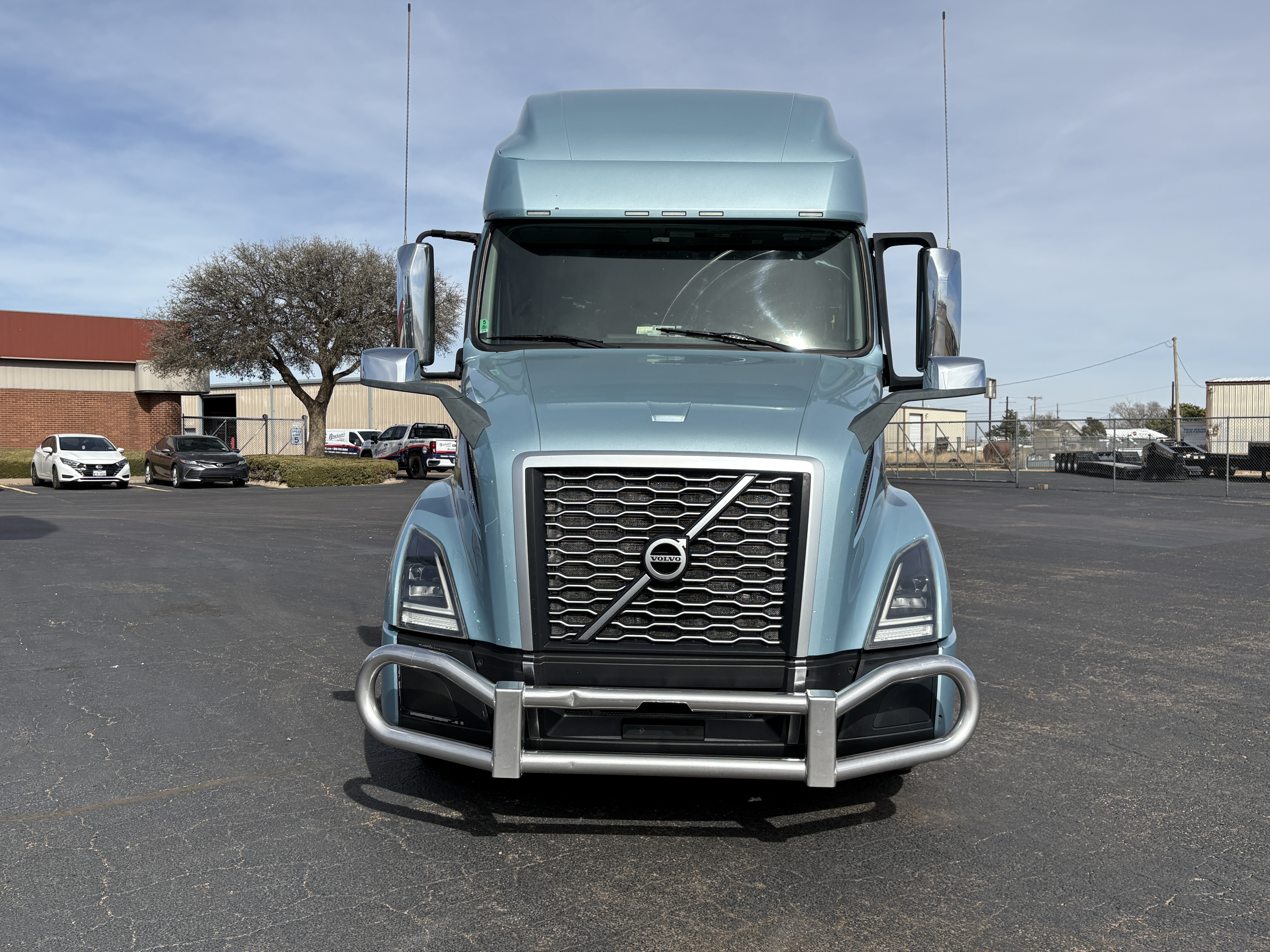 2022 Volvo - image 2