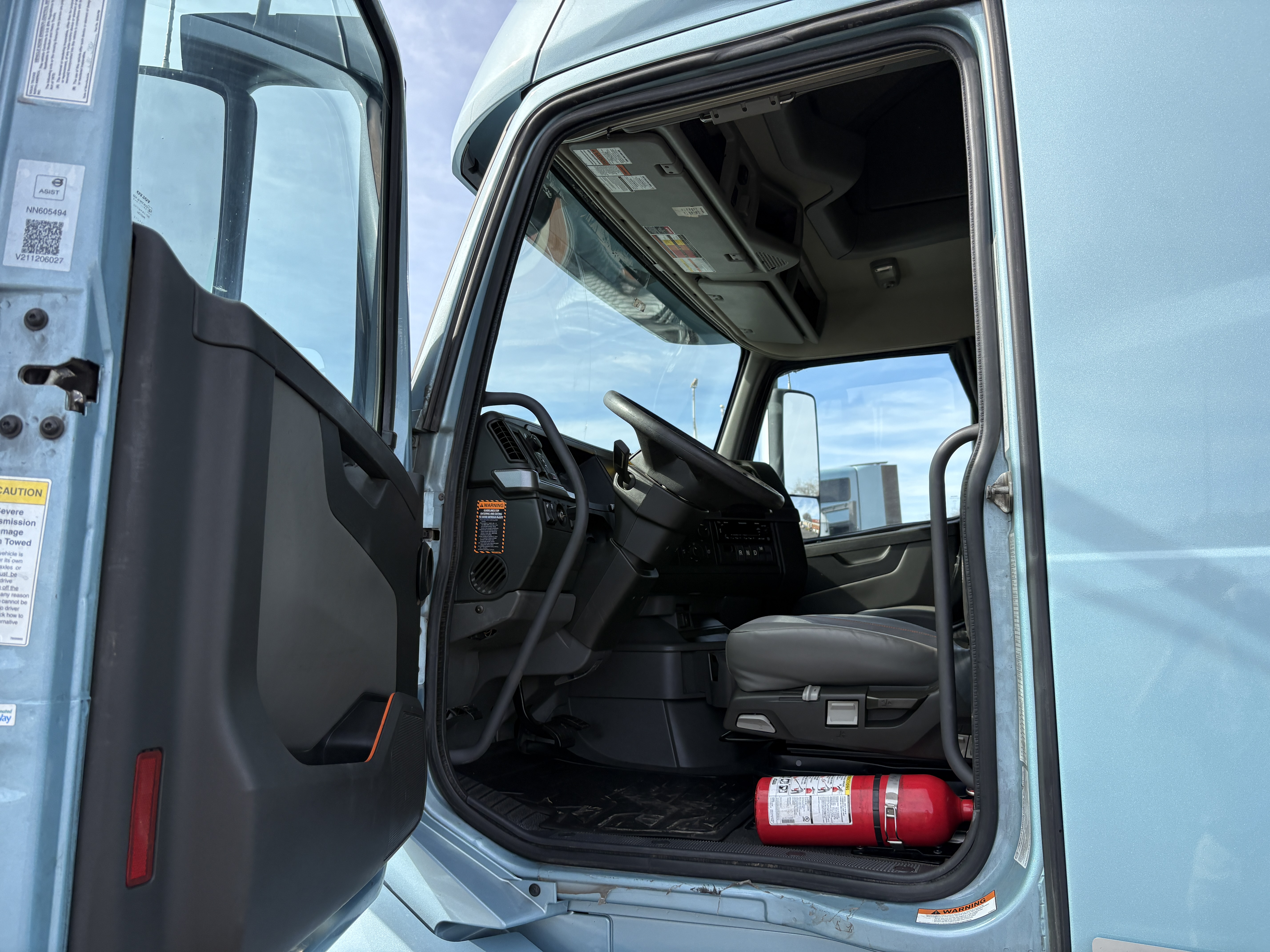 2022 Volvo - image 12