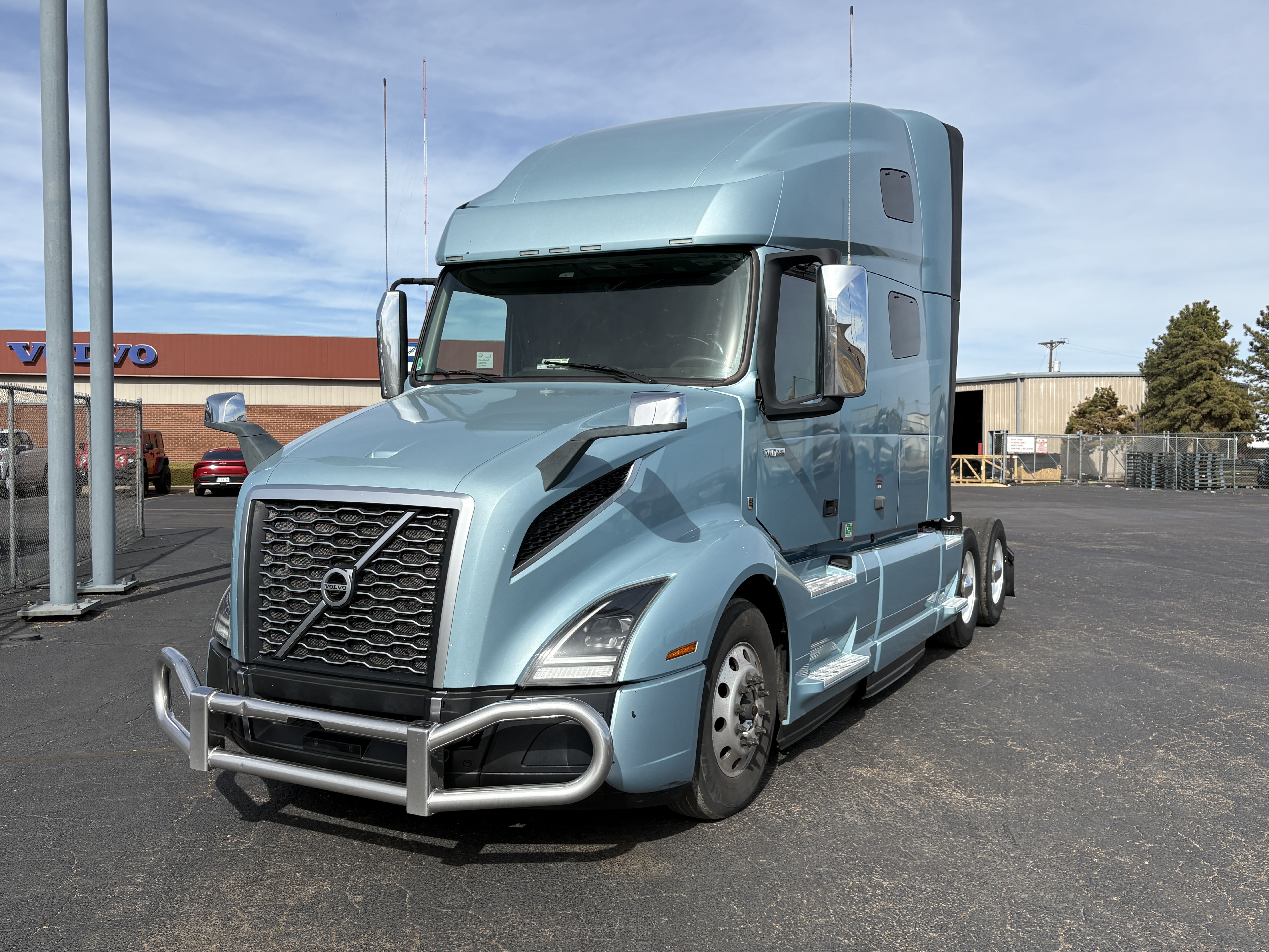 2022 Volvo - image 1