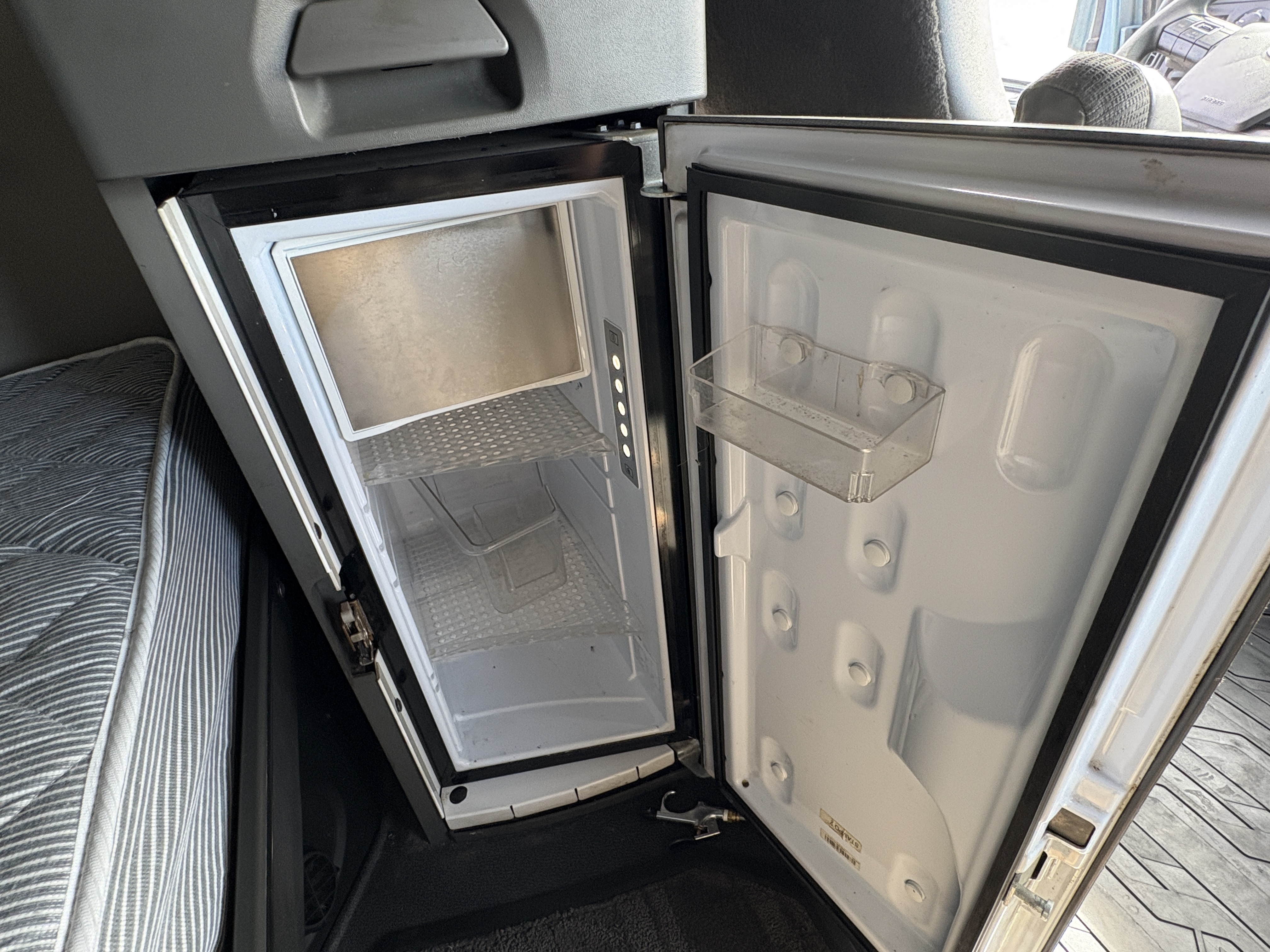 2022 Volvo - image 19