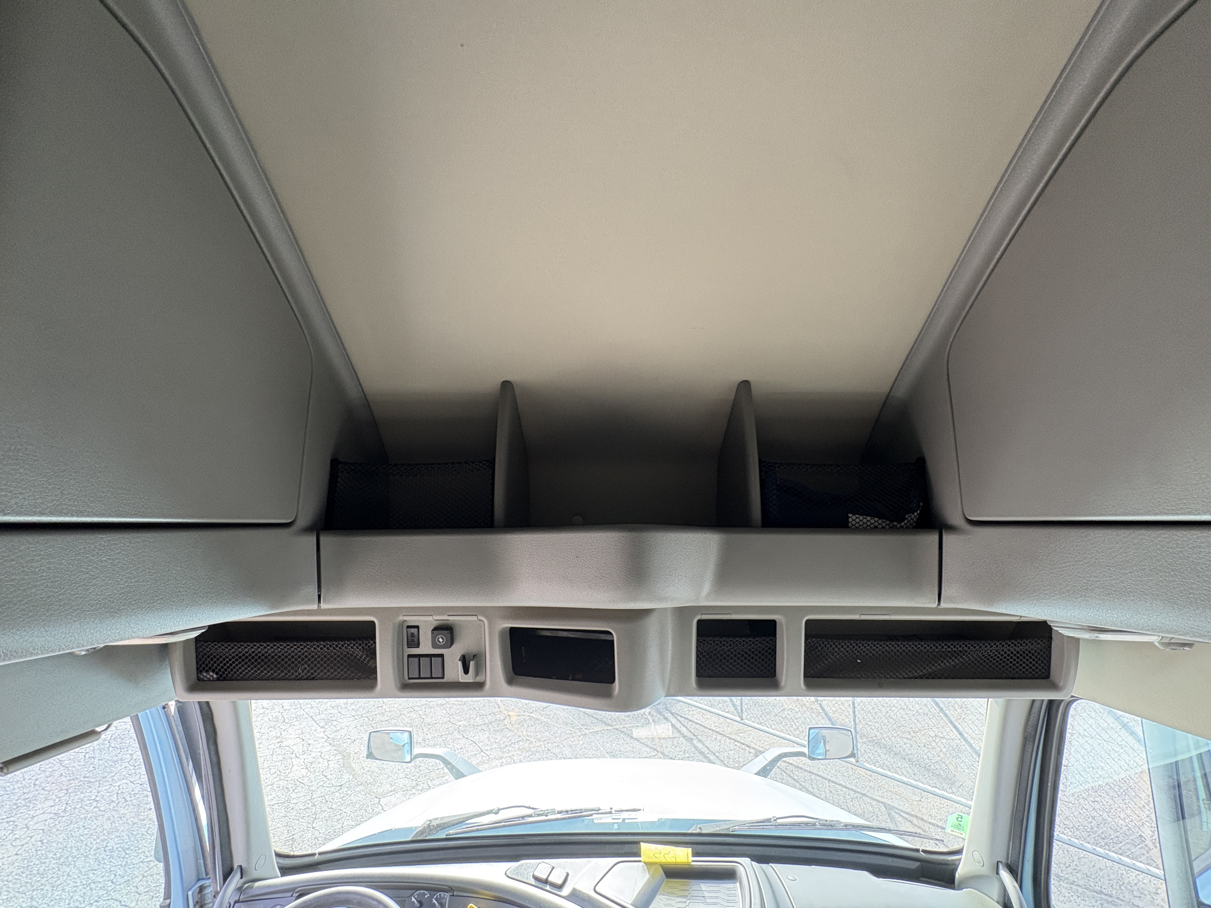 2022 Volvo - image 16