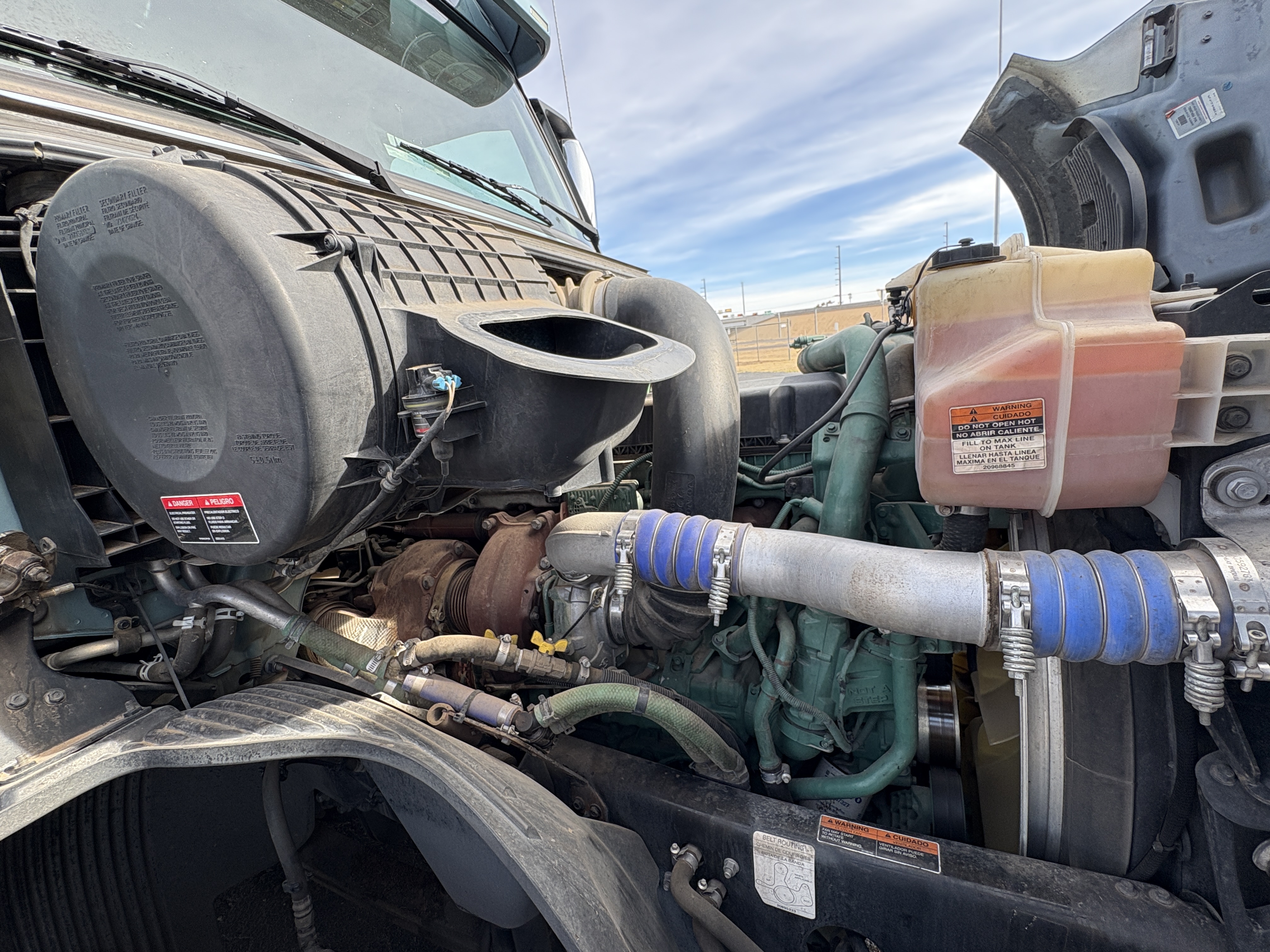 2022 Volvo - image 11