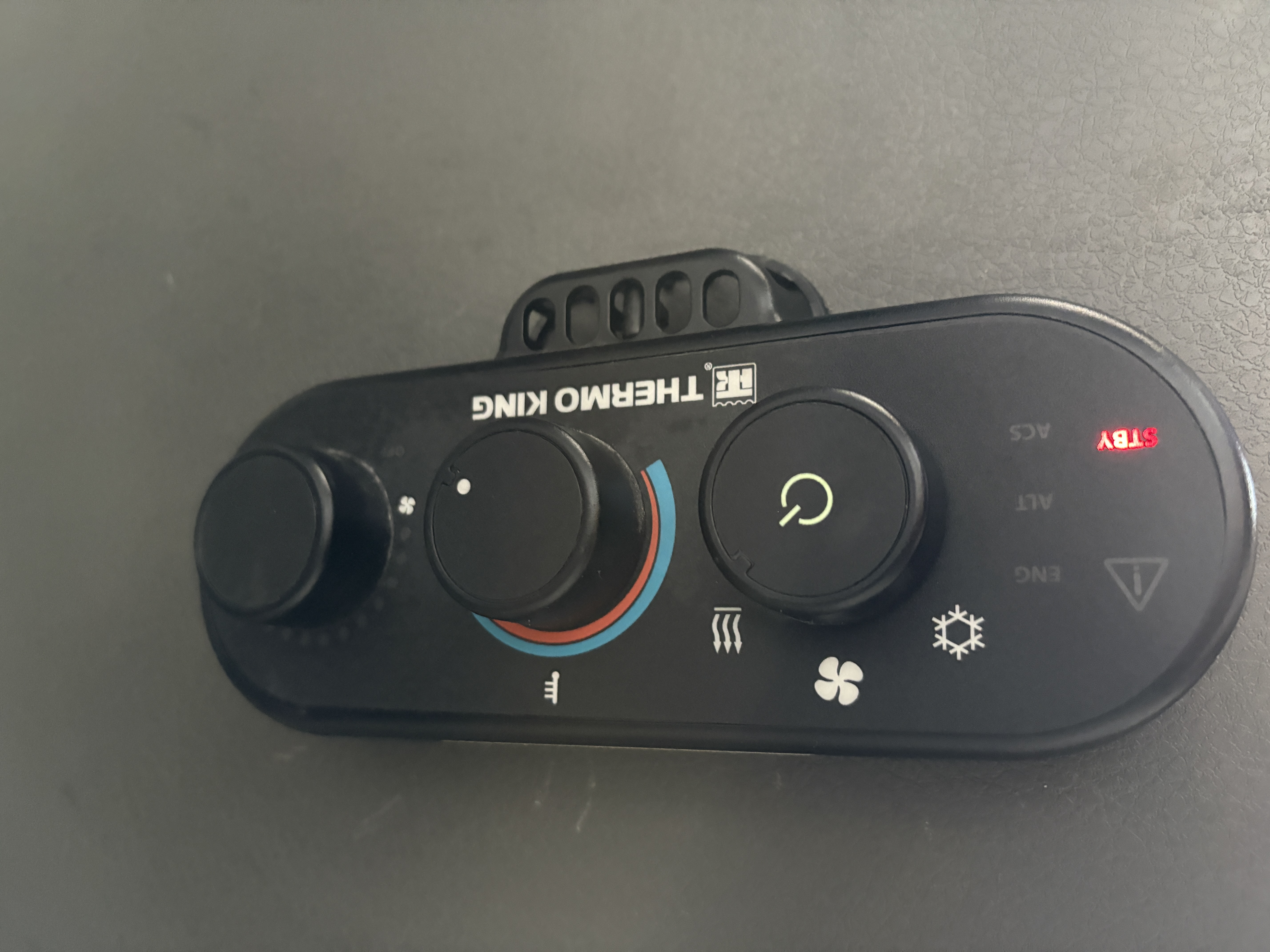 2022 Volvo - image 22