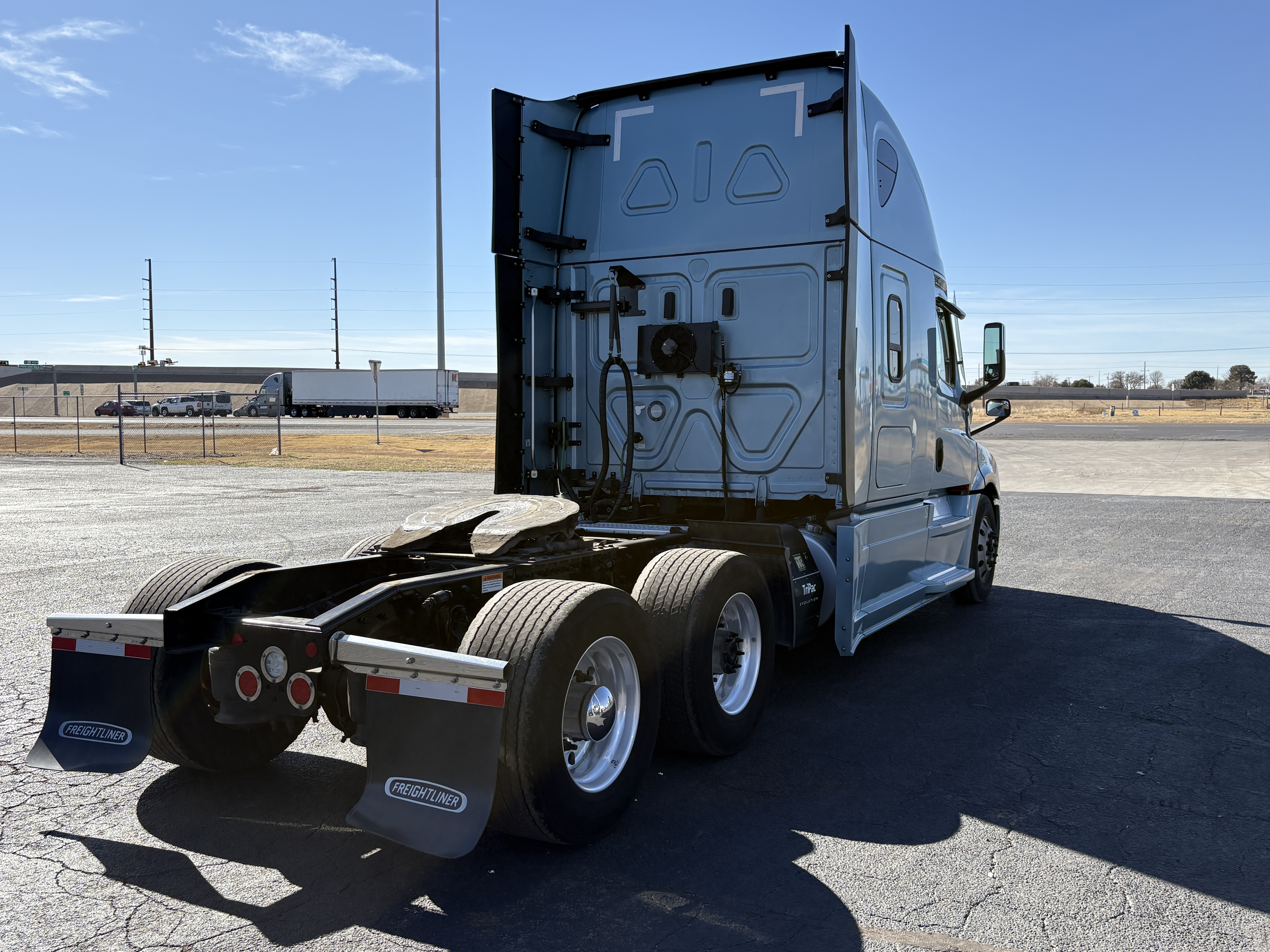 2023 Freightliner Cascadia - image 5