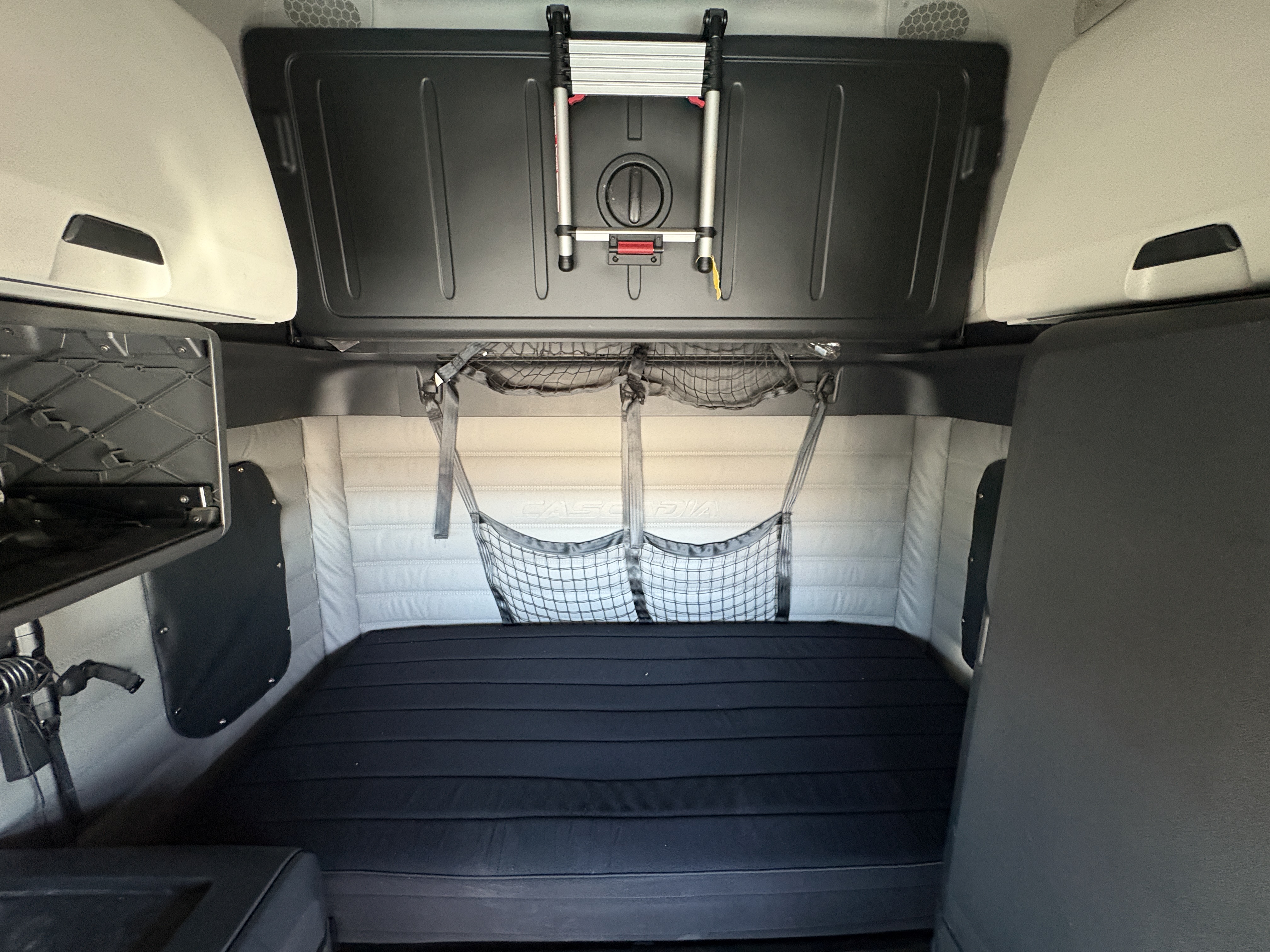 2023 Freightliner Cascadia - image 22