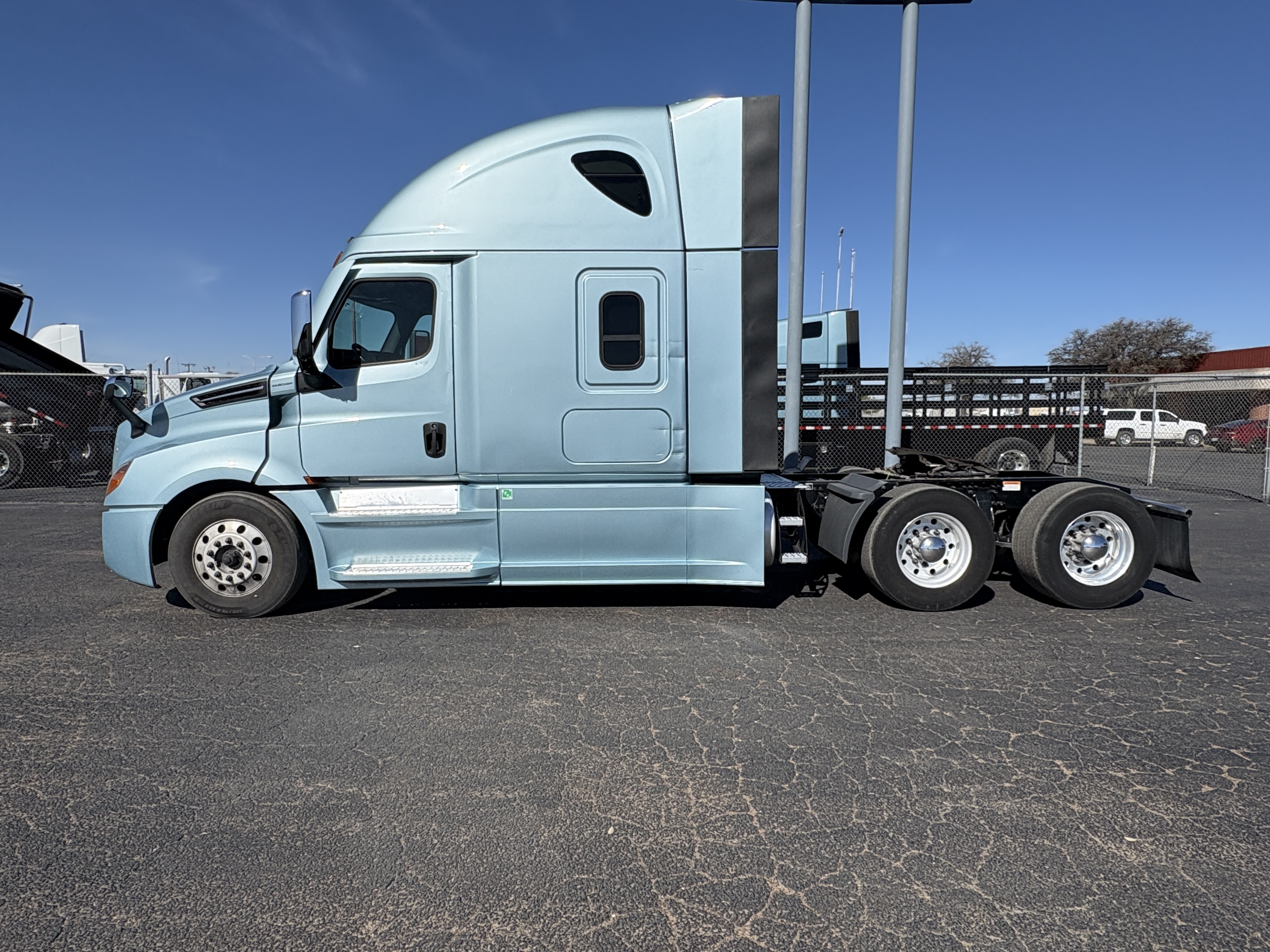 2023 Freightliner Cascadia - image 11