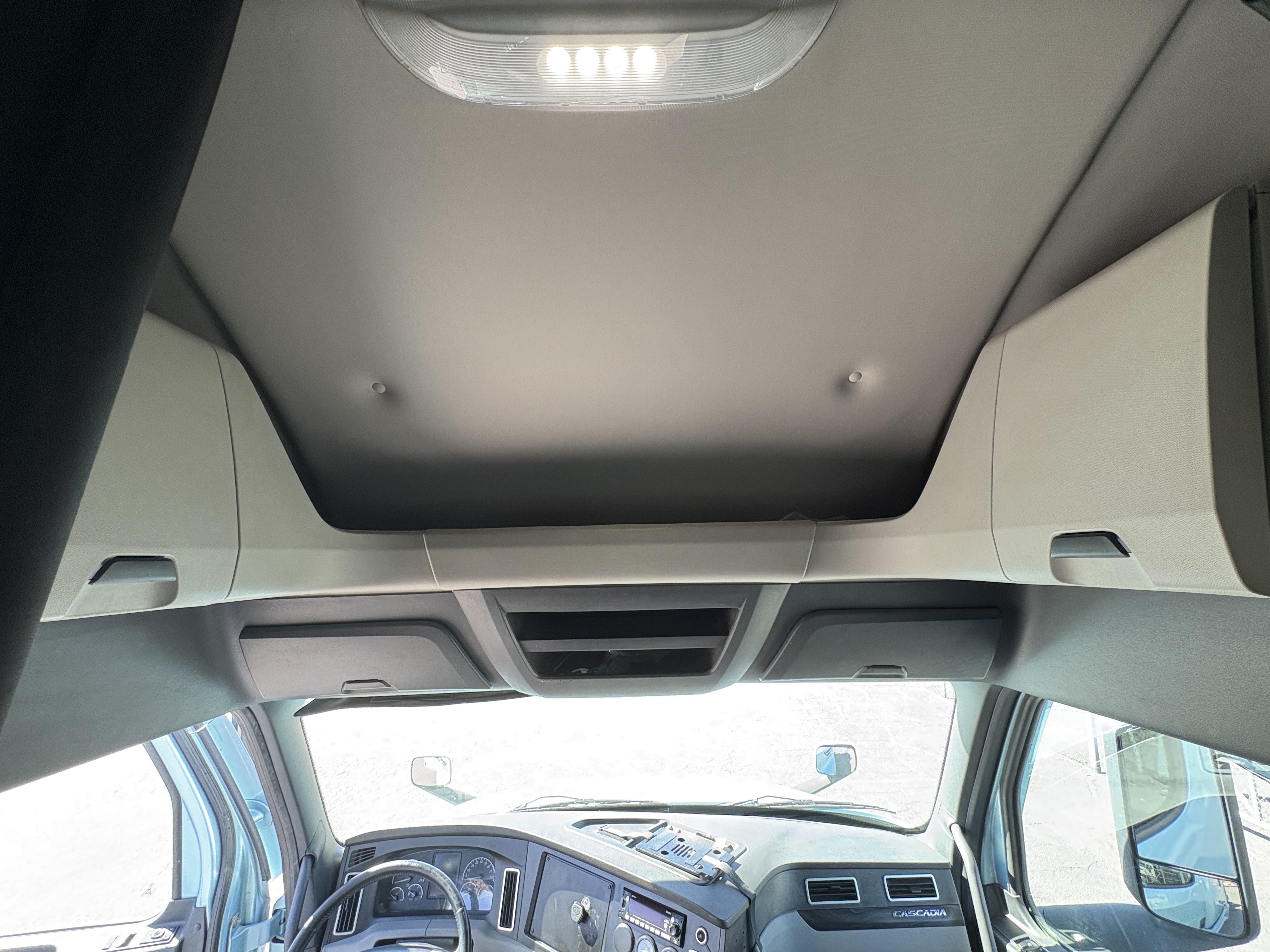 2023 Freightliner Cascadia - image 18