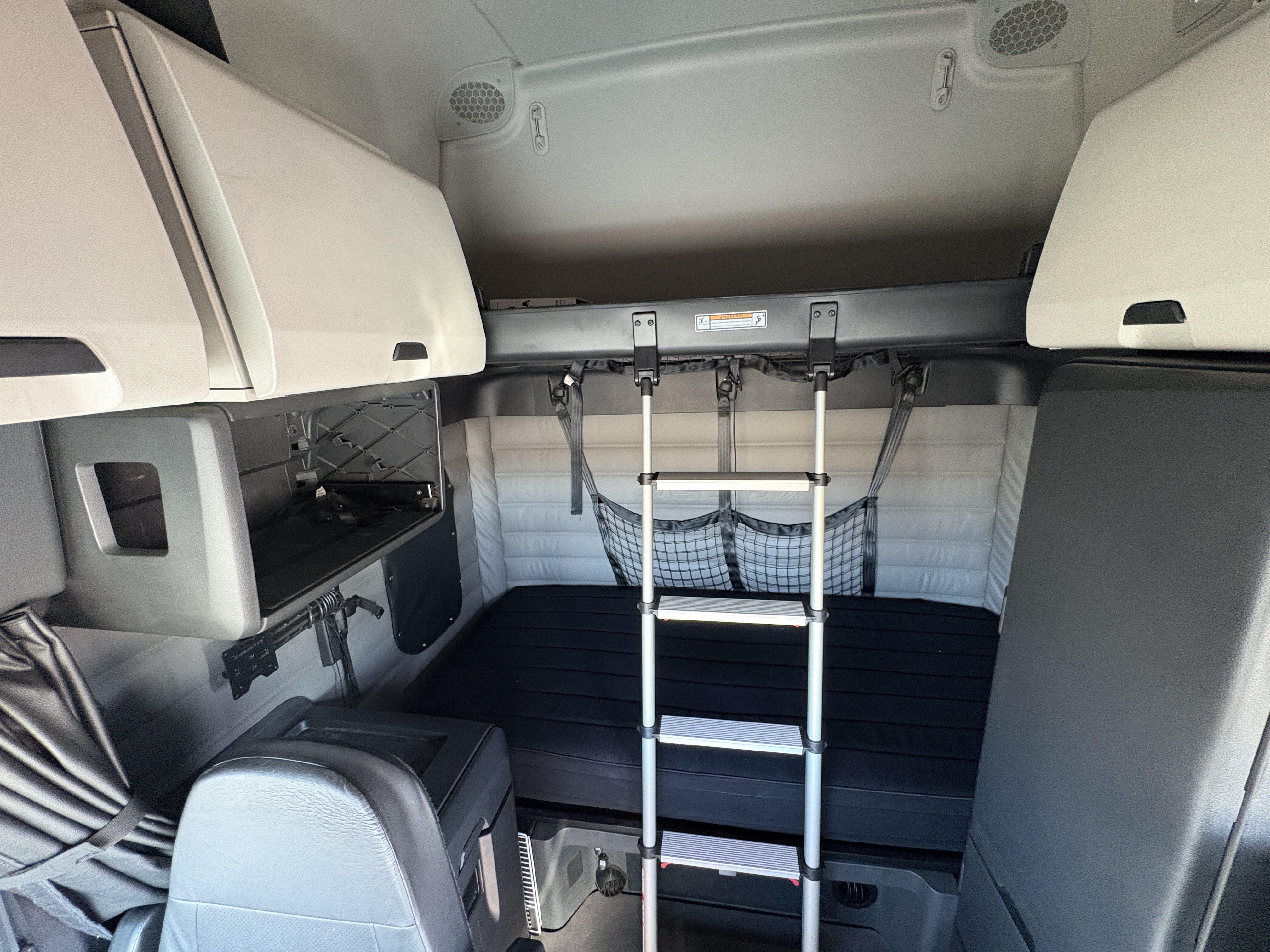 2023 Freightliner Cascadia - image 23