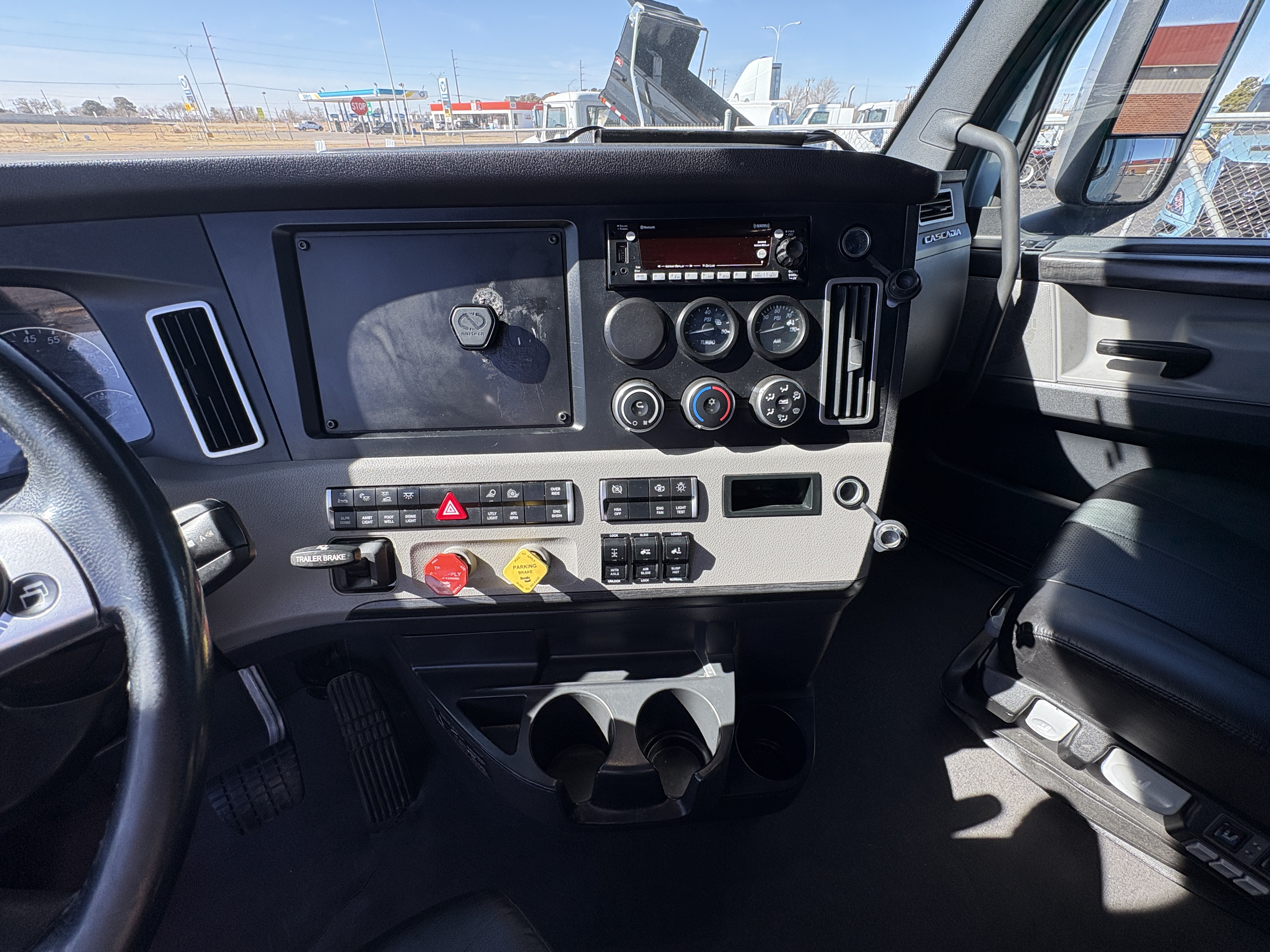 2023 Freightliner Cascadia - image 16