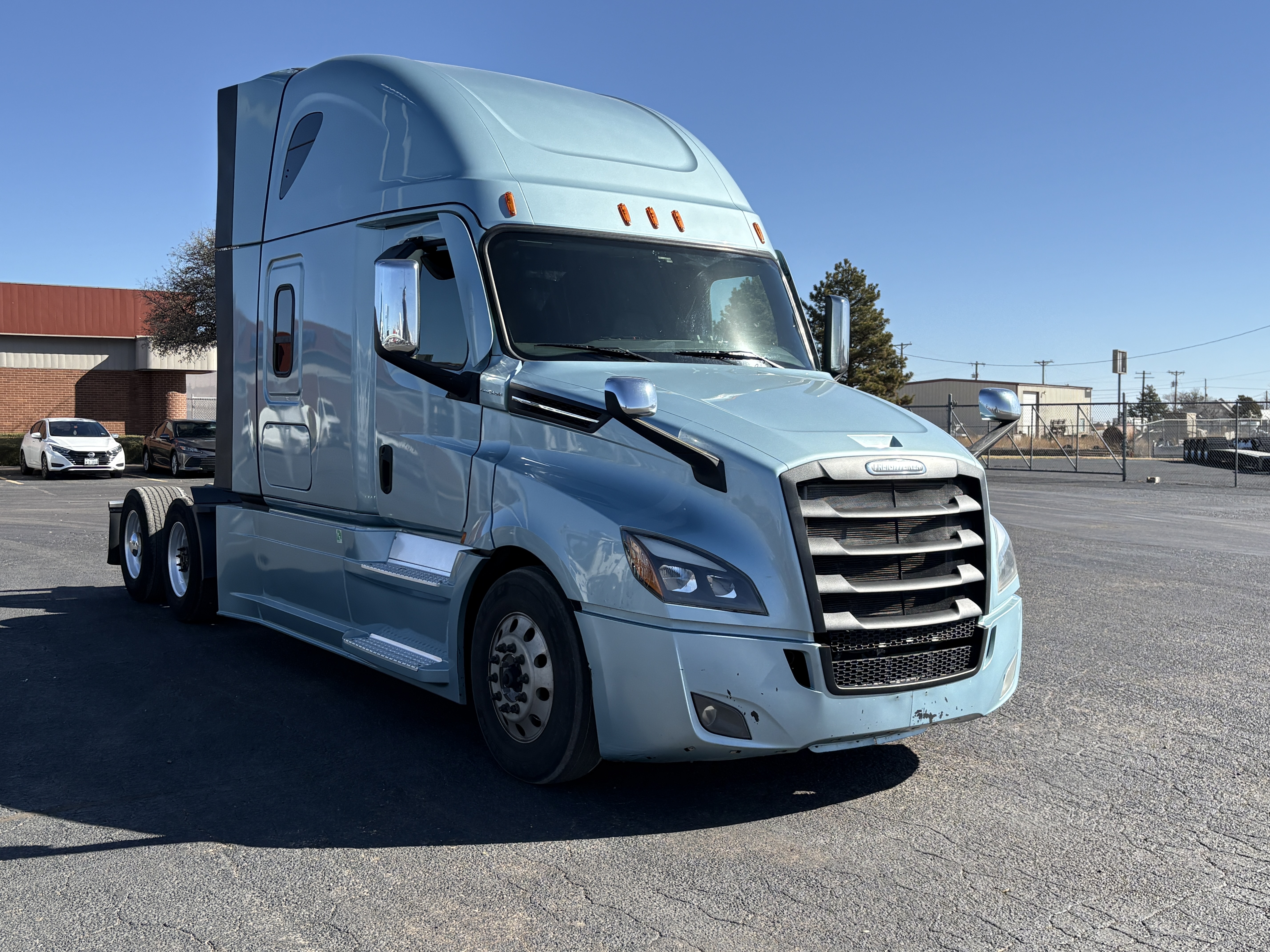 2023 Freightliner Cascadia - image 3