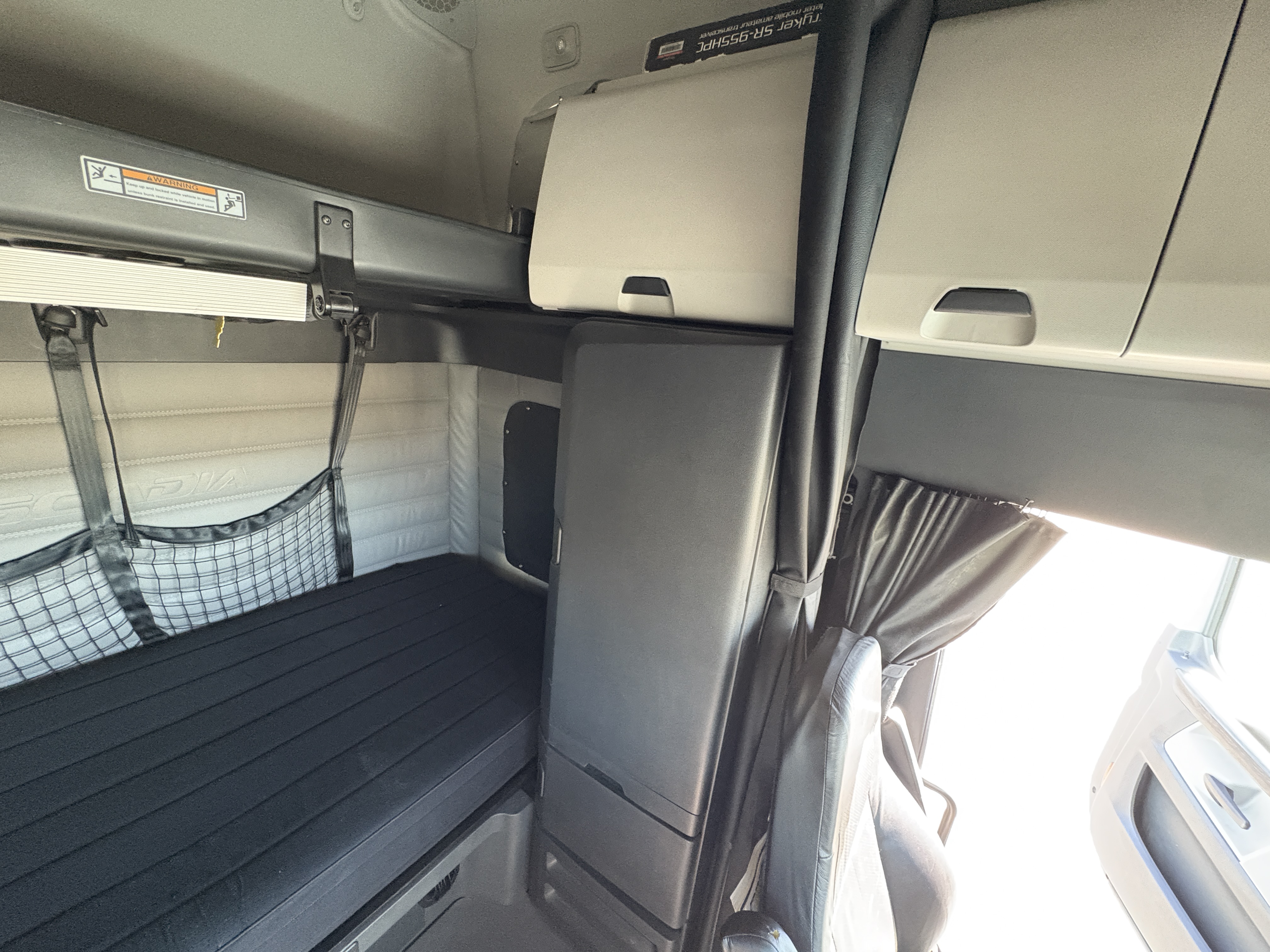 2023 Freightliner Cascadia - image 19