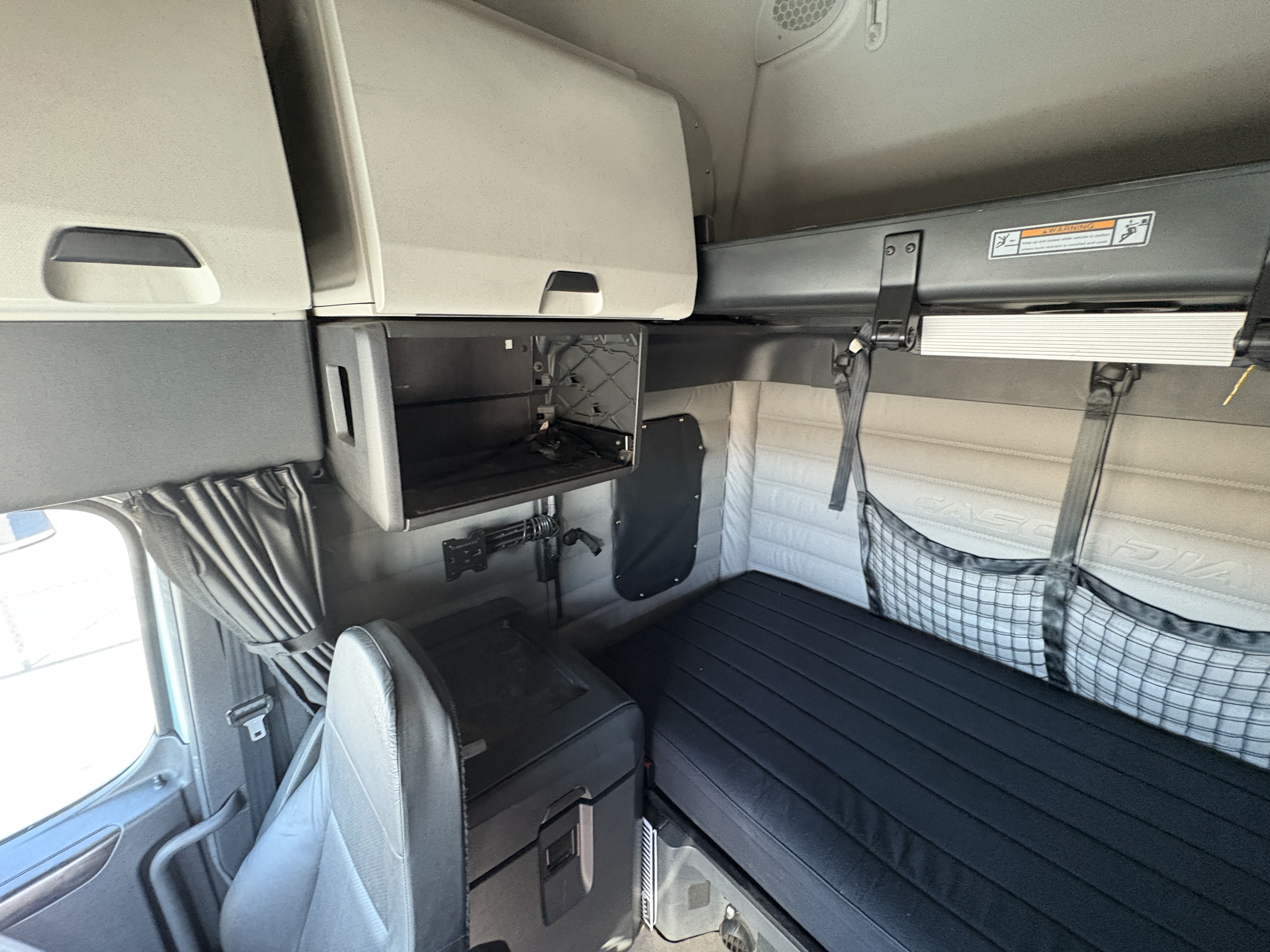 2023 Freightliner Cascadia - image 20