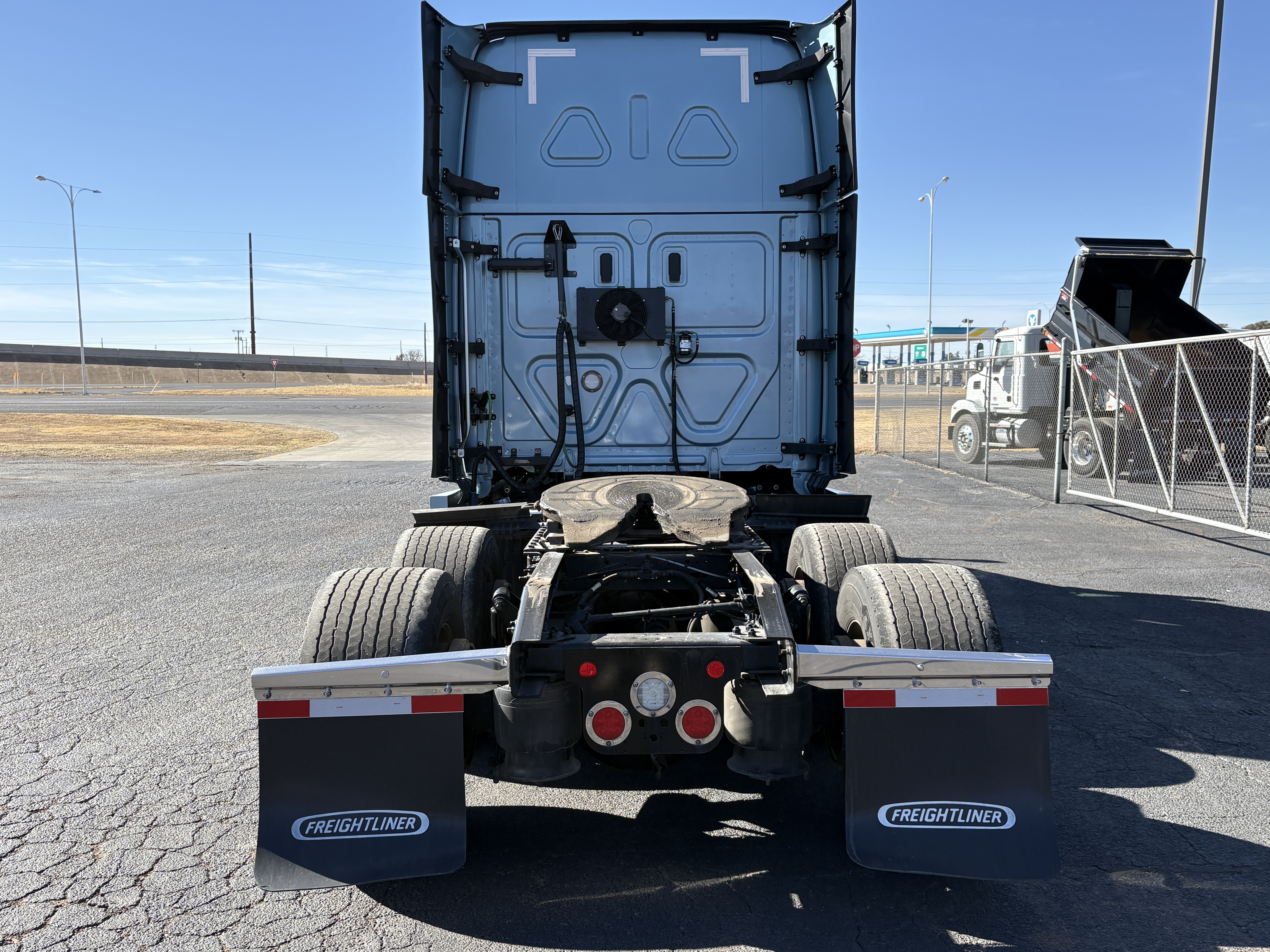 2023 Freightliner Cascadia - image 6