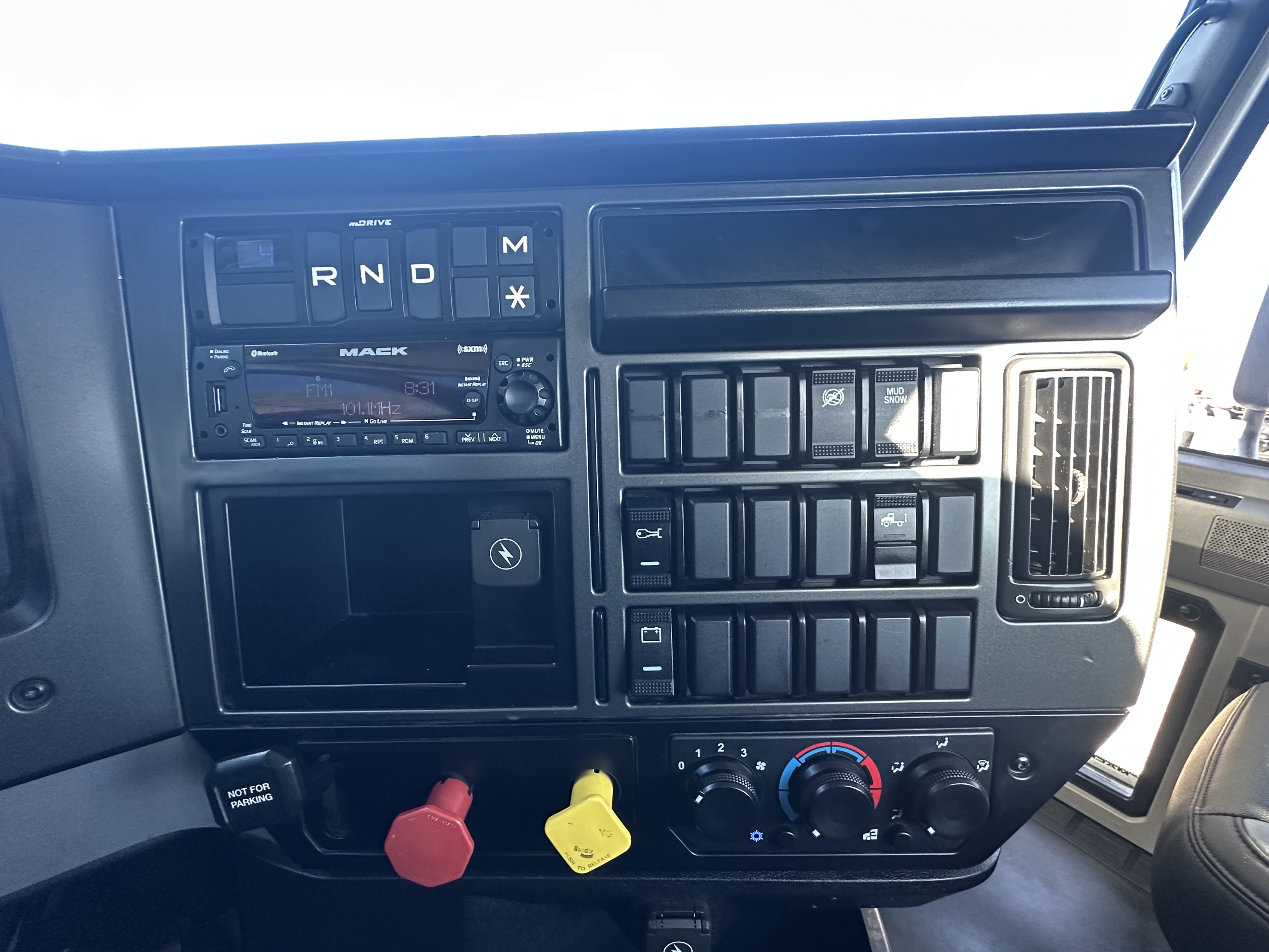 2022 Mack - image 9
