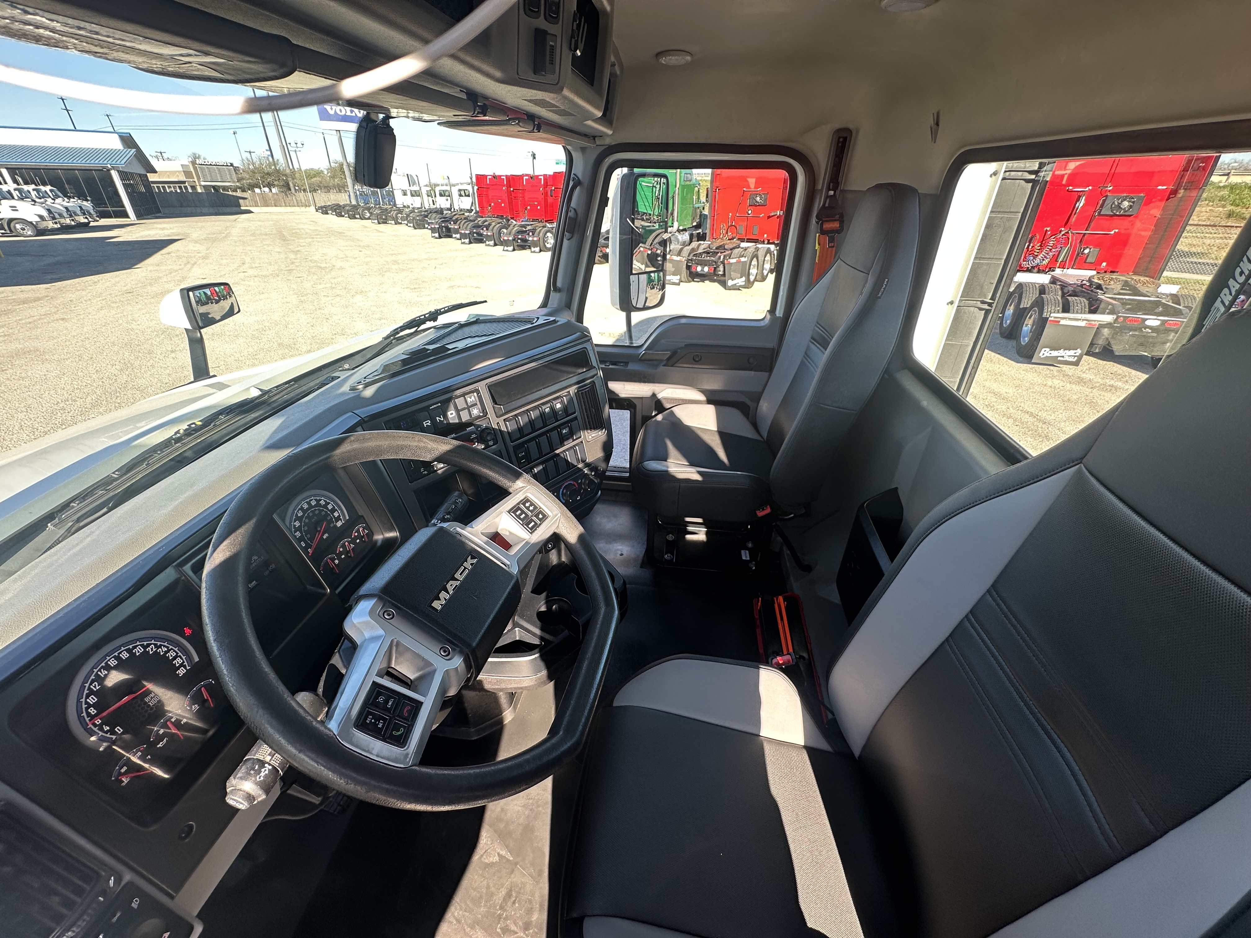 2022 Mack - image 10