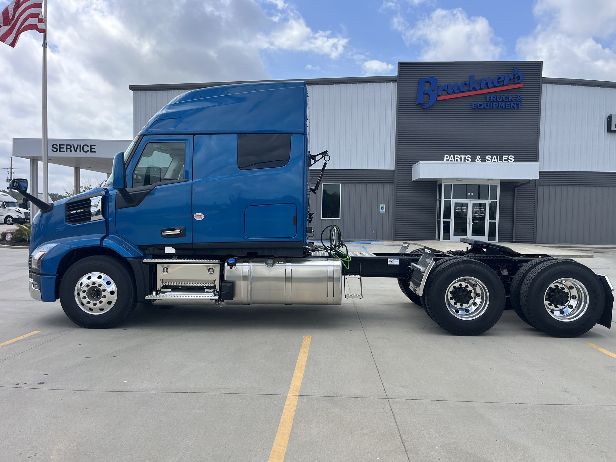 2027 Mack Anthem in Monroe, LA — photo 8
