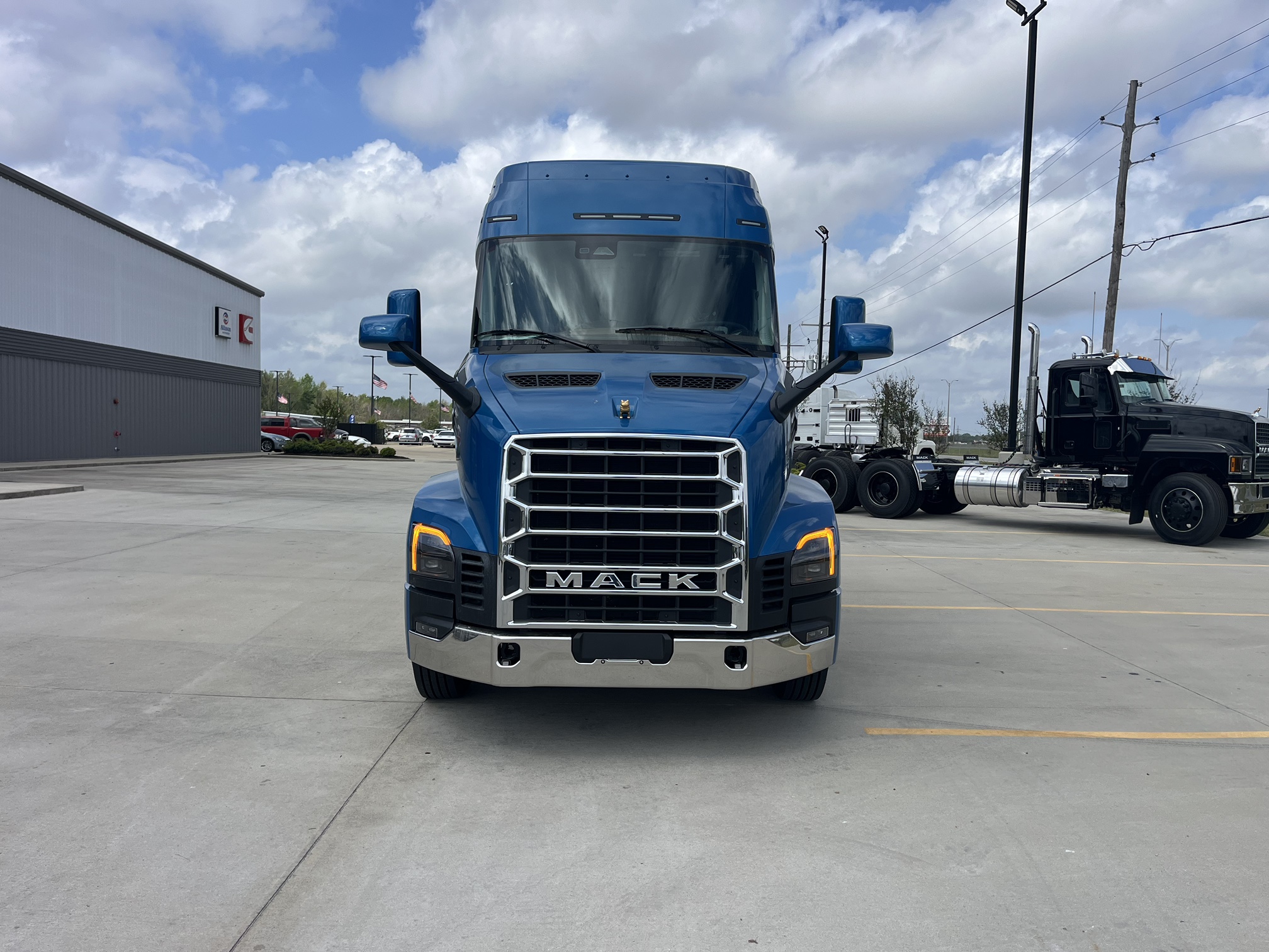 2027 Mack Anthem in Monroe, LA — photo 2