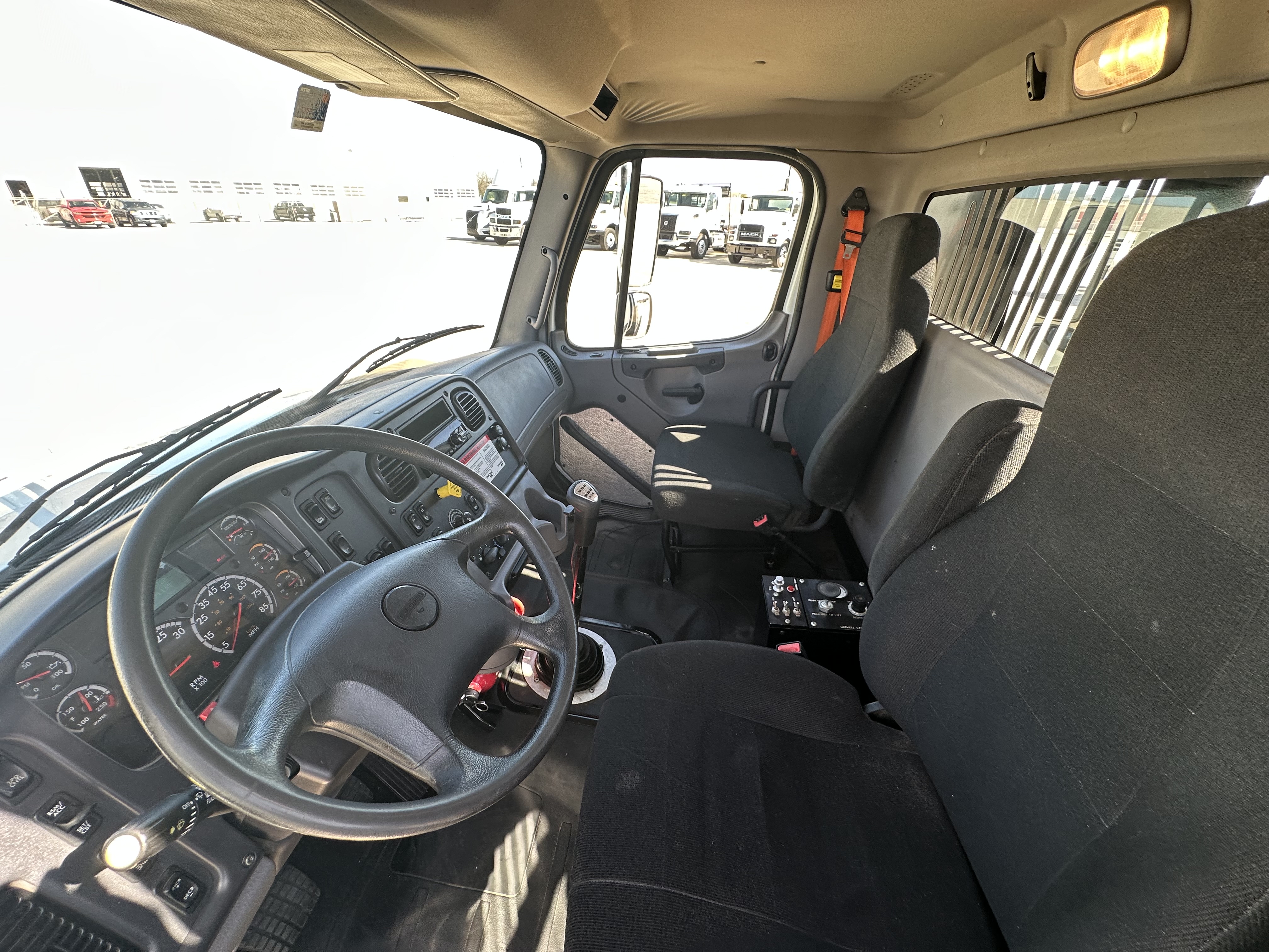 2019 Freightliner M2 106 - image 10