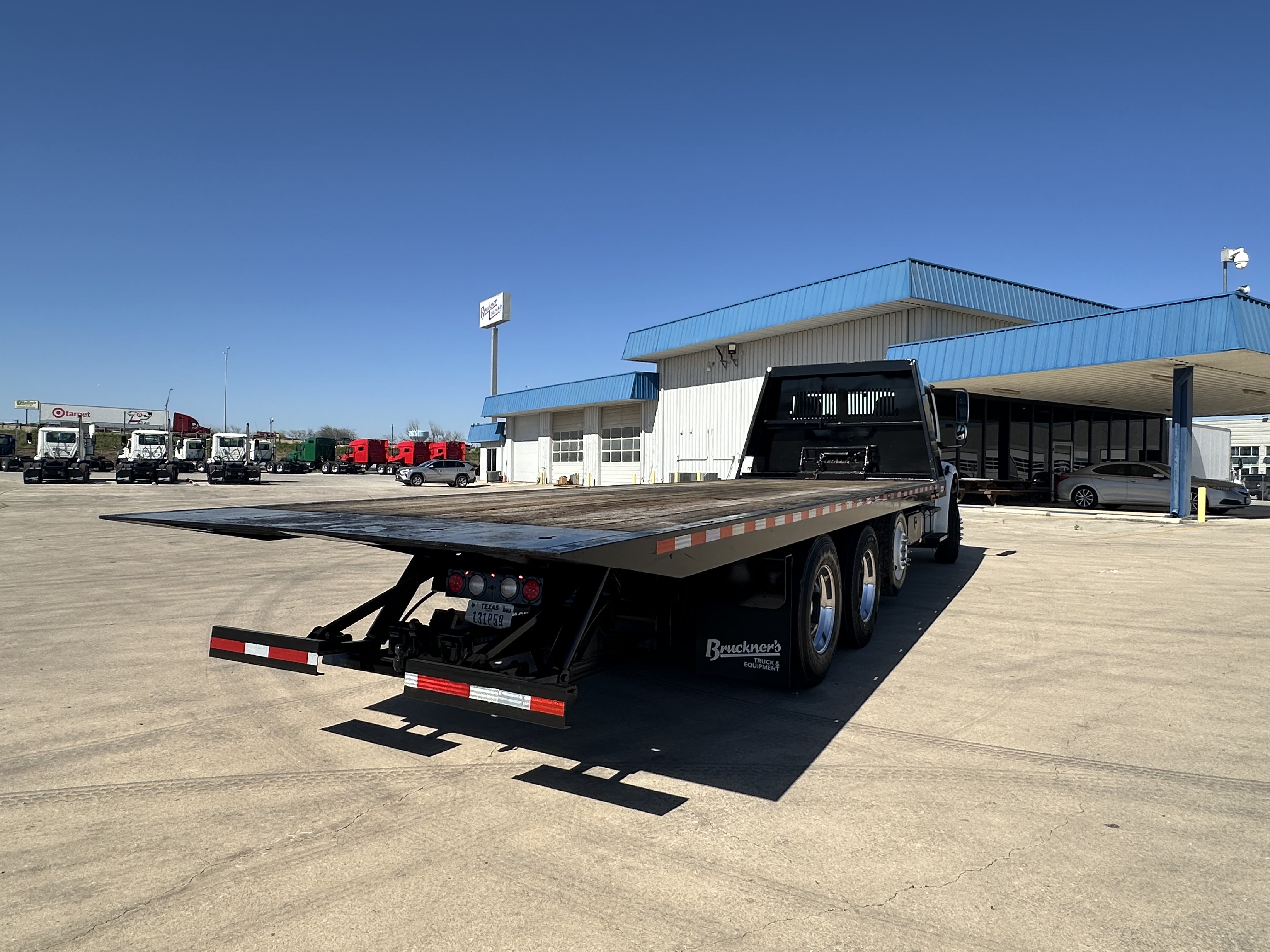 2019 Freightliner M2 106 - image 6