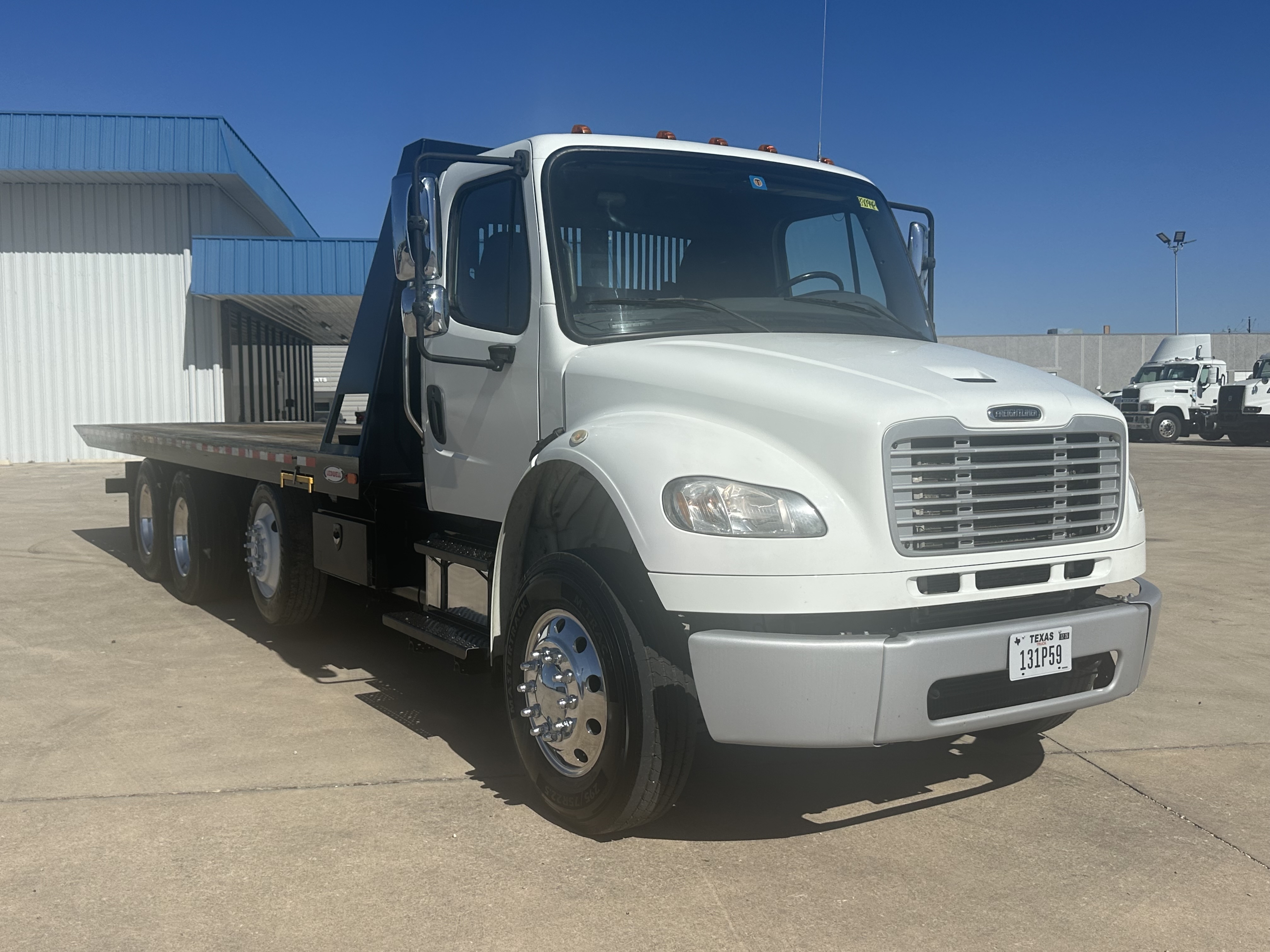 2019 Freightliner M2 106 - image 1
