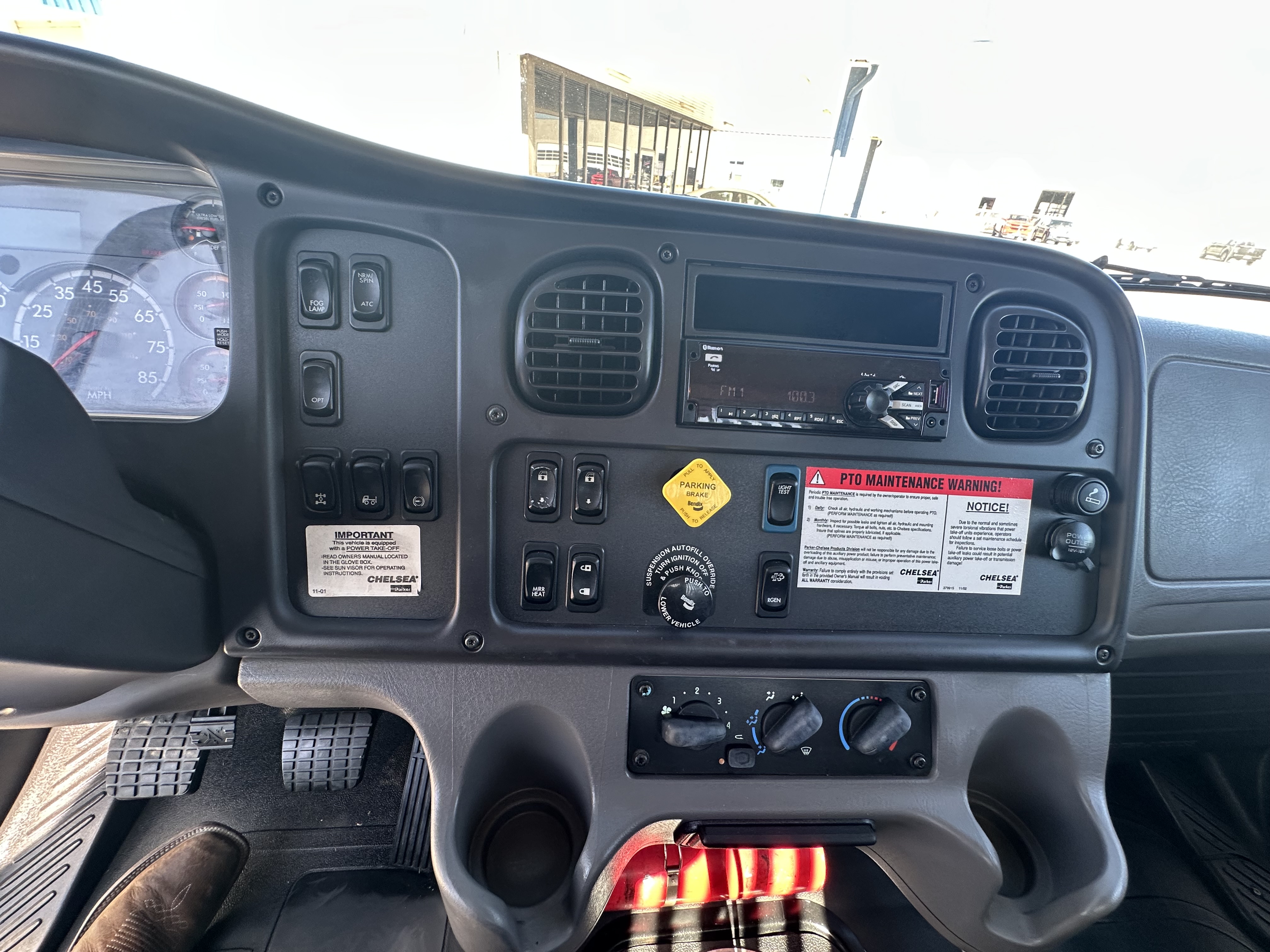 2019 Freightliner M2 106 - image 13